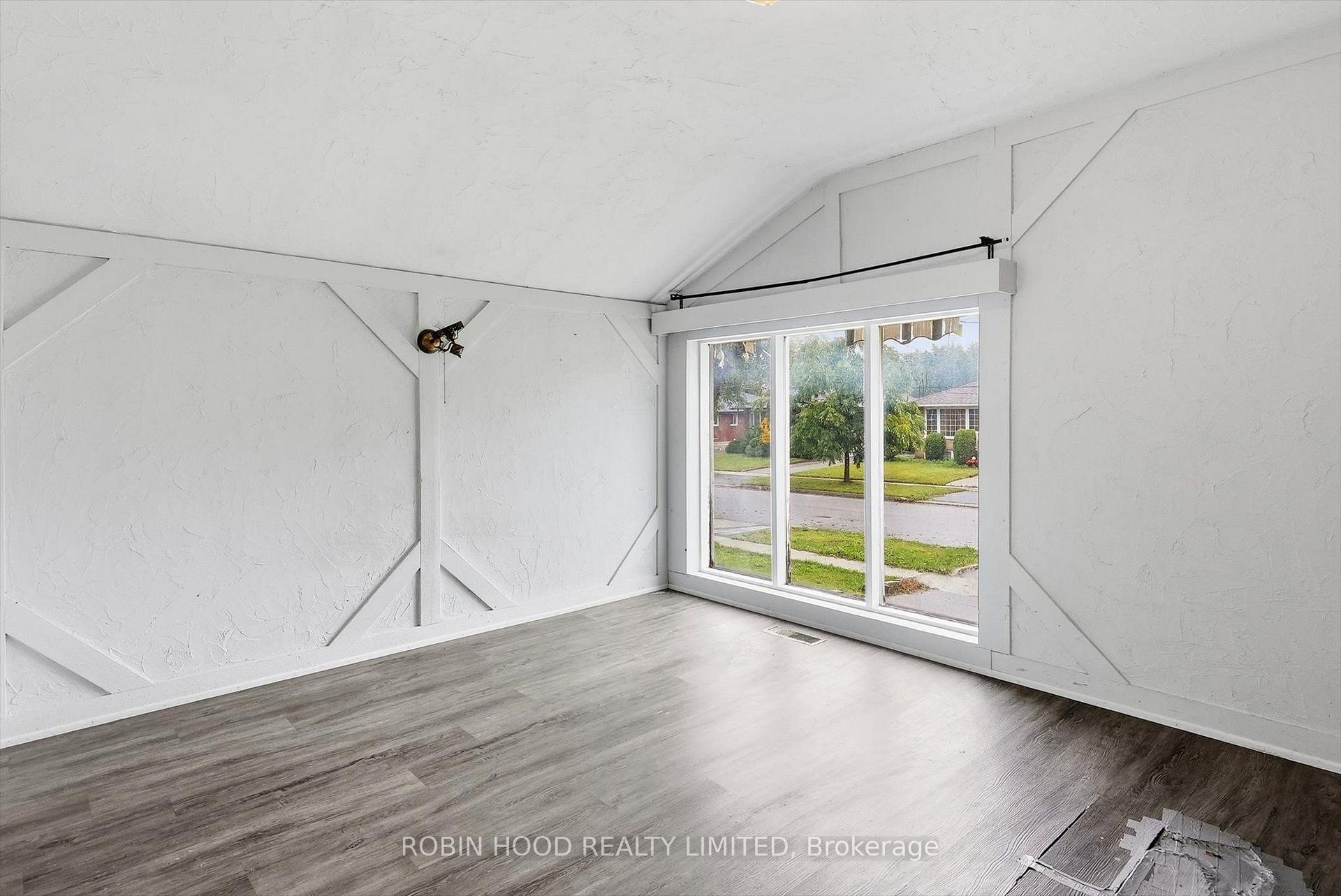 Photo 17 of 8 Pandora Circle, Scarborough, Woburn — HOMEH