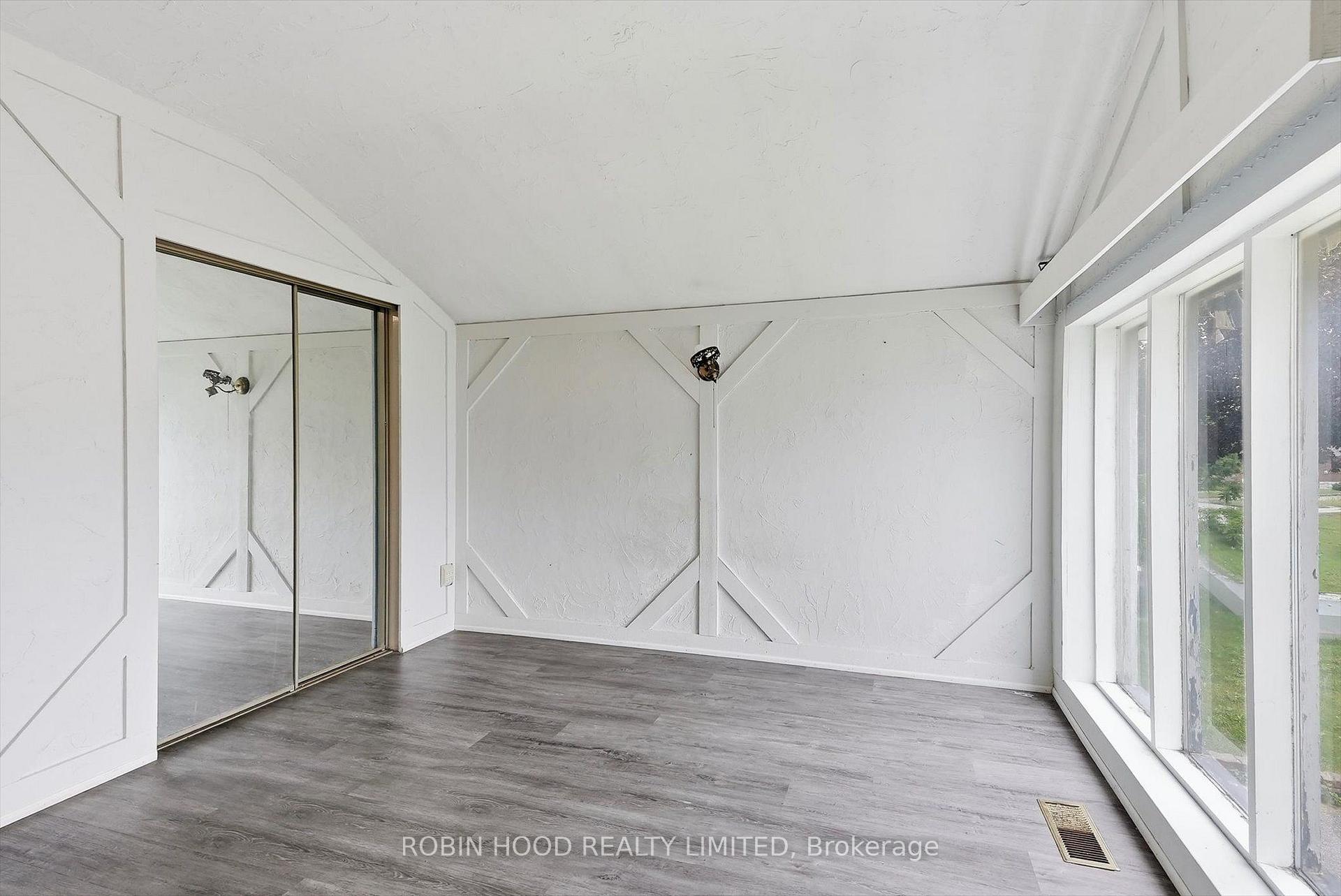 Photo 18 of 8 Pandora Circle, Scarborough, Woburn — HOMEH