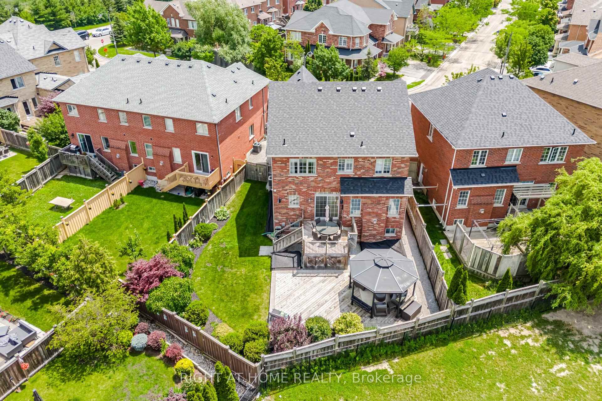 Photo 2 of 406 Chandler Crescent, Milton, Scott — HOMEH