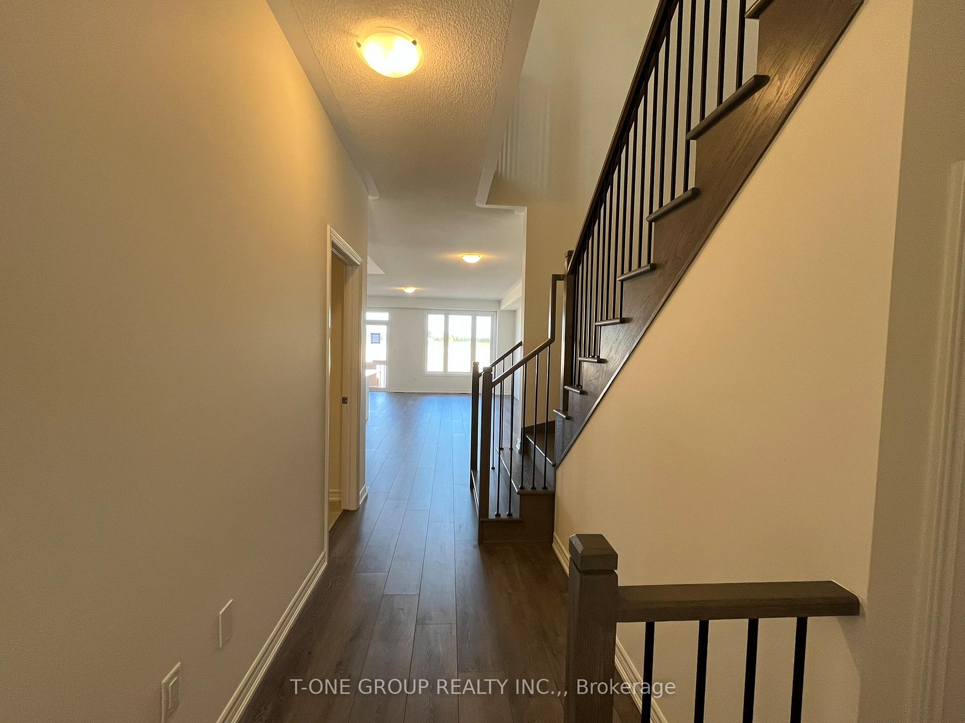 Photo 2 of 103 Greer Street, Barrie, Rural Barrie Southeast — HOMEH