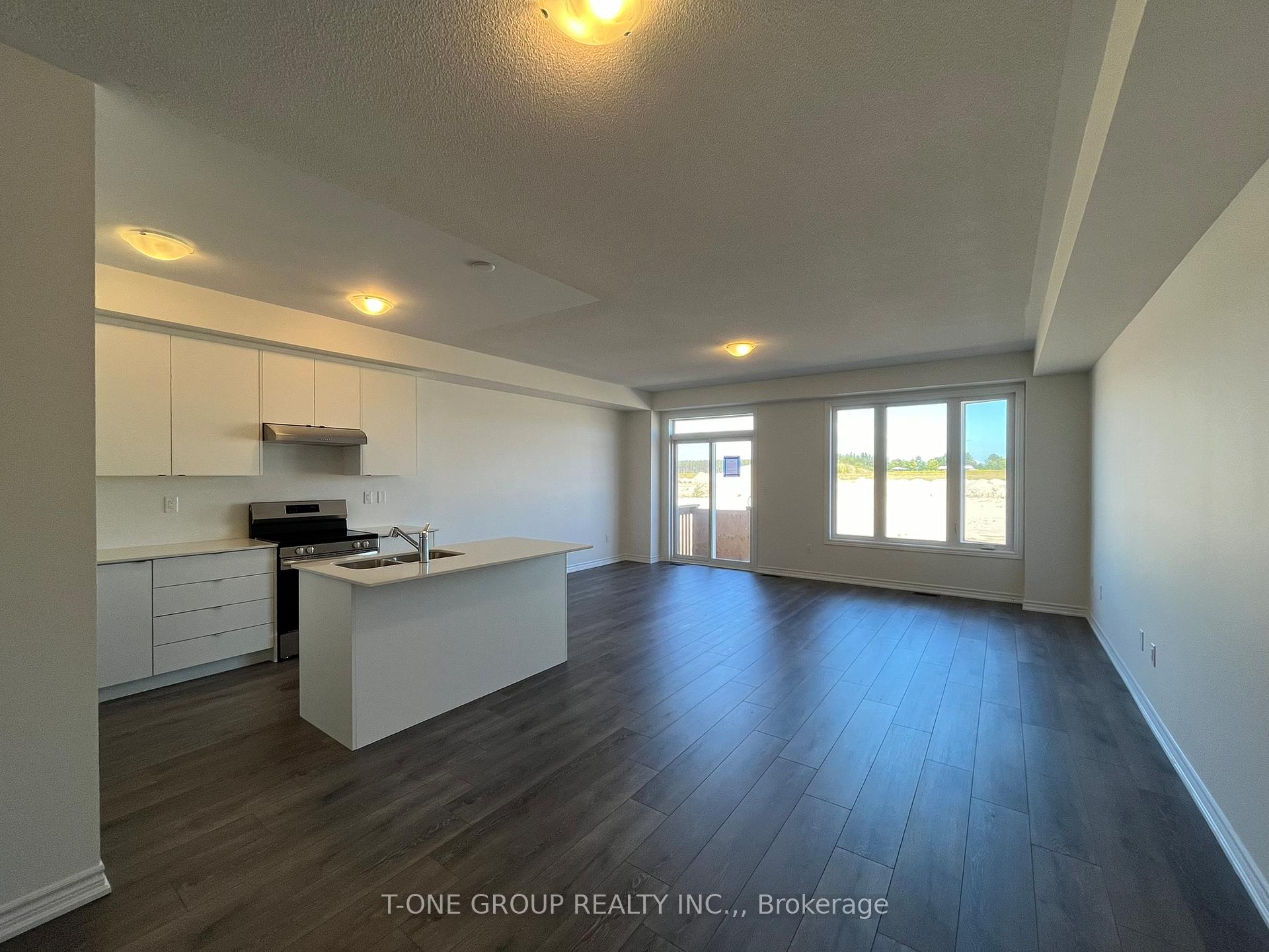 Photo 4 of 103 Greer Street, Barrie, Rural Barrie Southeast — HOMEH