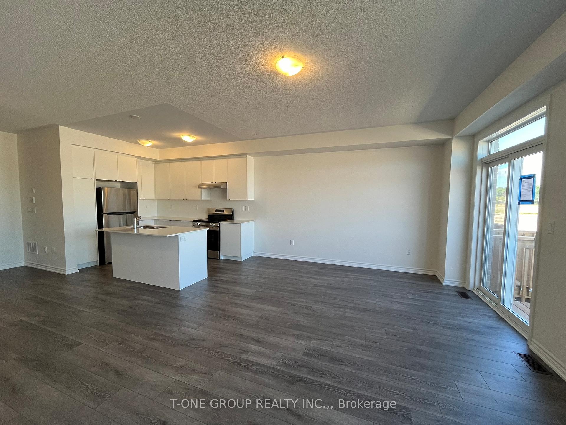 Photo 5 of 103 Greer Street, Barrie, Rural Barrie Southeast — HOMEH