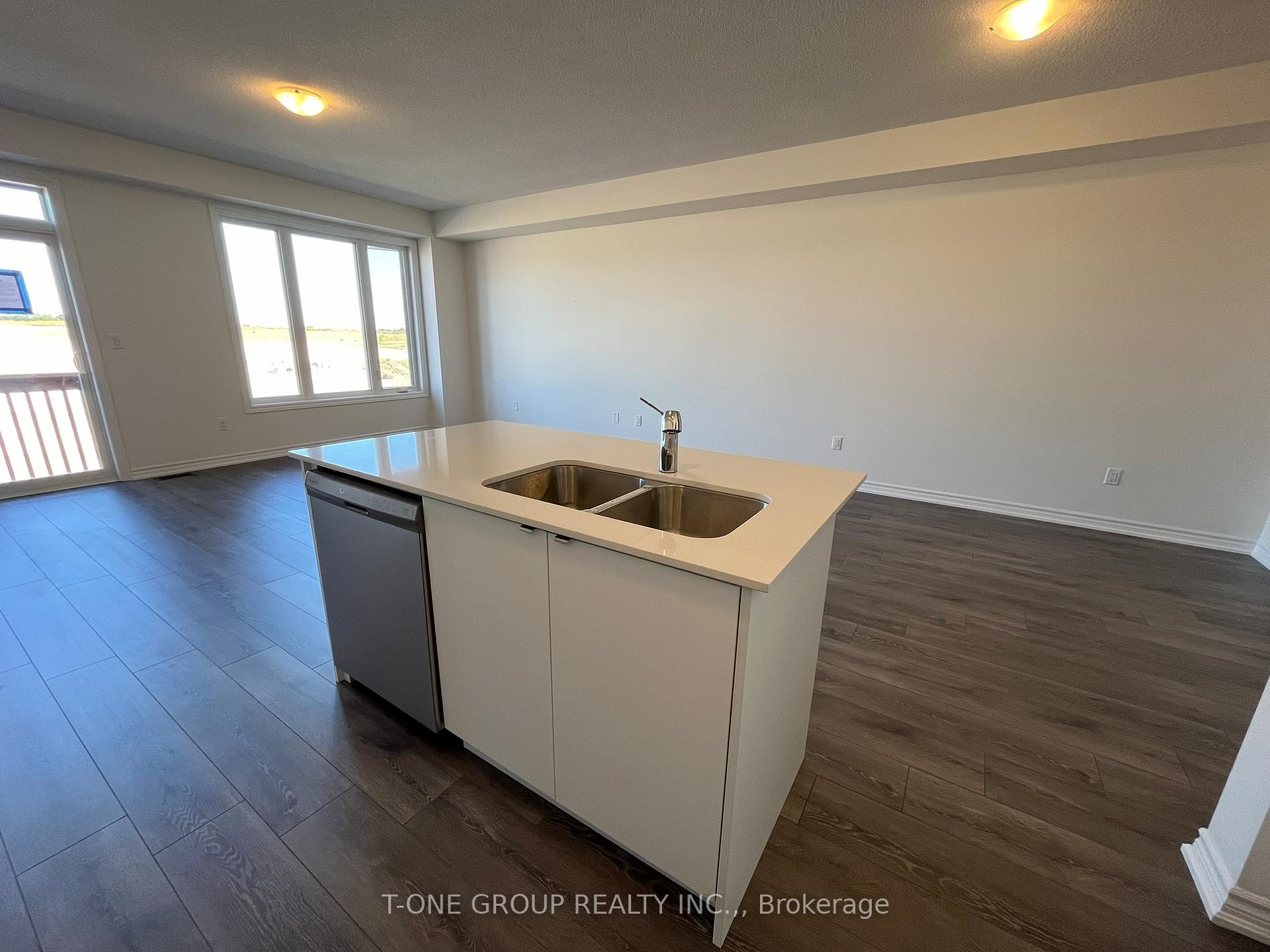 Photo 7 of 103 Greer Street, Barrie, Rural Barrie Southeast — HOMEH