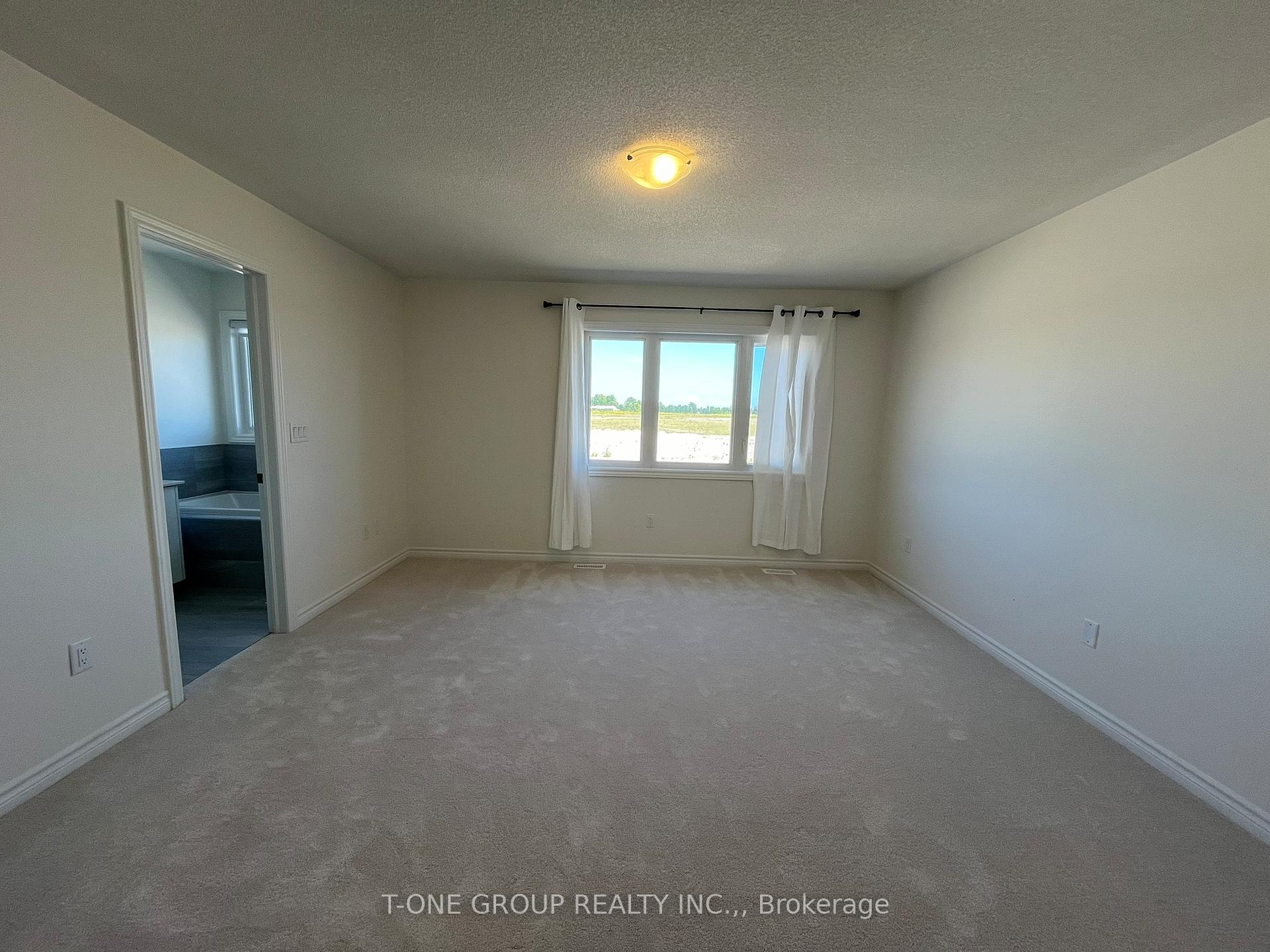 Photo 19 of 103 Greer Street, Barrie, Rural Barrie Southeast — HOMEH
