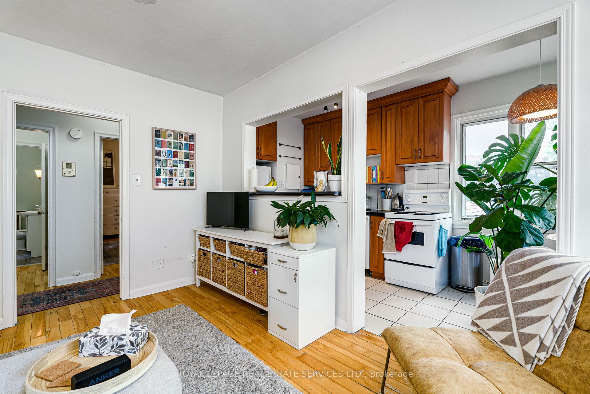 Photo 3 of Unit 4, 50 Glenrose Avenue, Toronto, Rosedale-Moore Park — HOMEH
