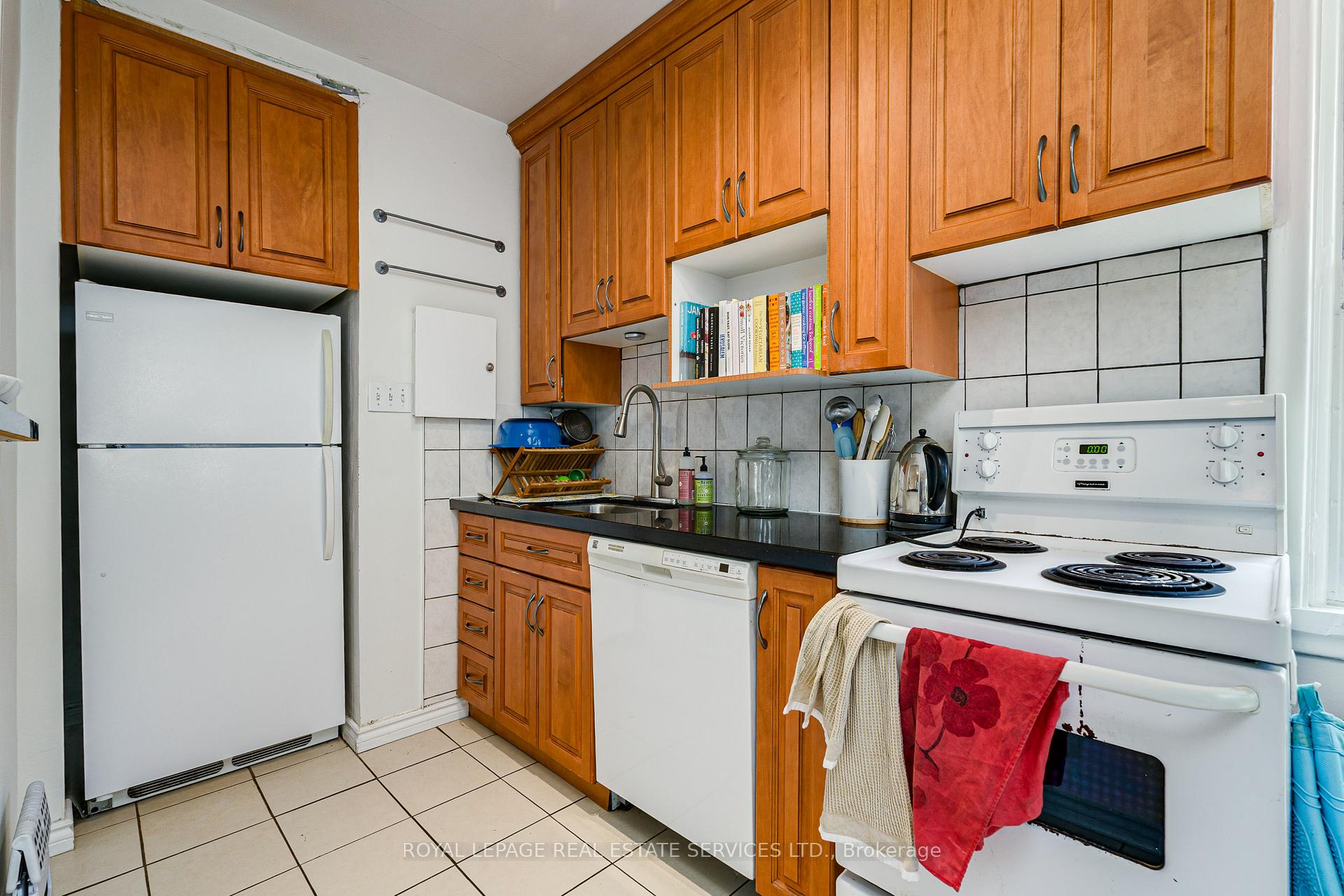 Photo 4 of Unit 4, 50 Glenrose Avenue, Toronto, Rosedale-Moore Park — HOMEH