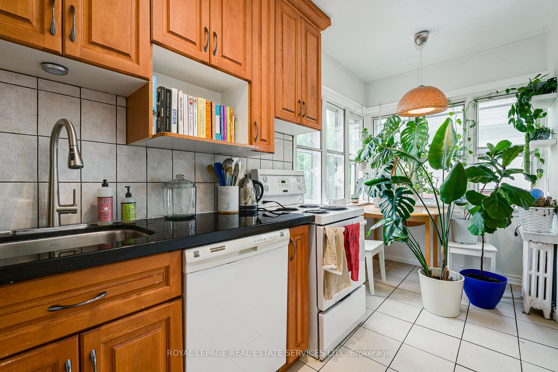 Photo 5 of Unit 4, 50 Glenrose Avenue, Toronto, Rosedale-Moore Park — HOMEH
