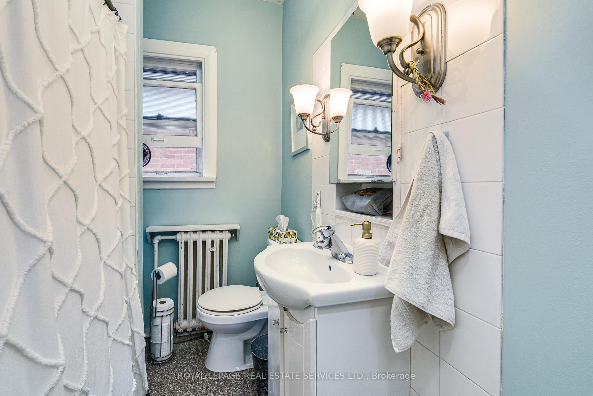 Photo 10 of Unit 4, 50 Glenrose Avenue, Toronto, Rosedale-Moore Park — HOMEH