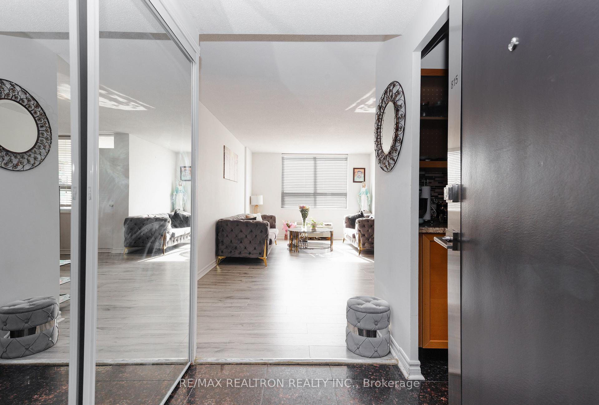 Front of Unit 815, 2825 Islington Avenue