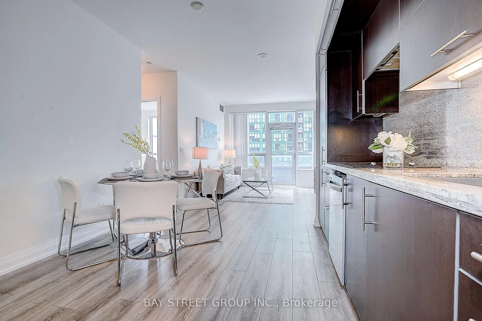 Photo 7 of Unit 811, 2 Anndale Drive, North York, Willowdale East — HOMEH