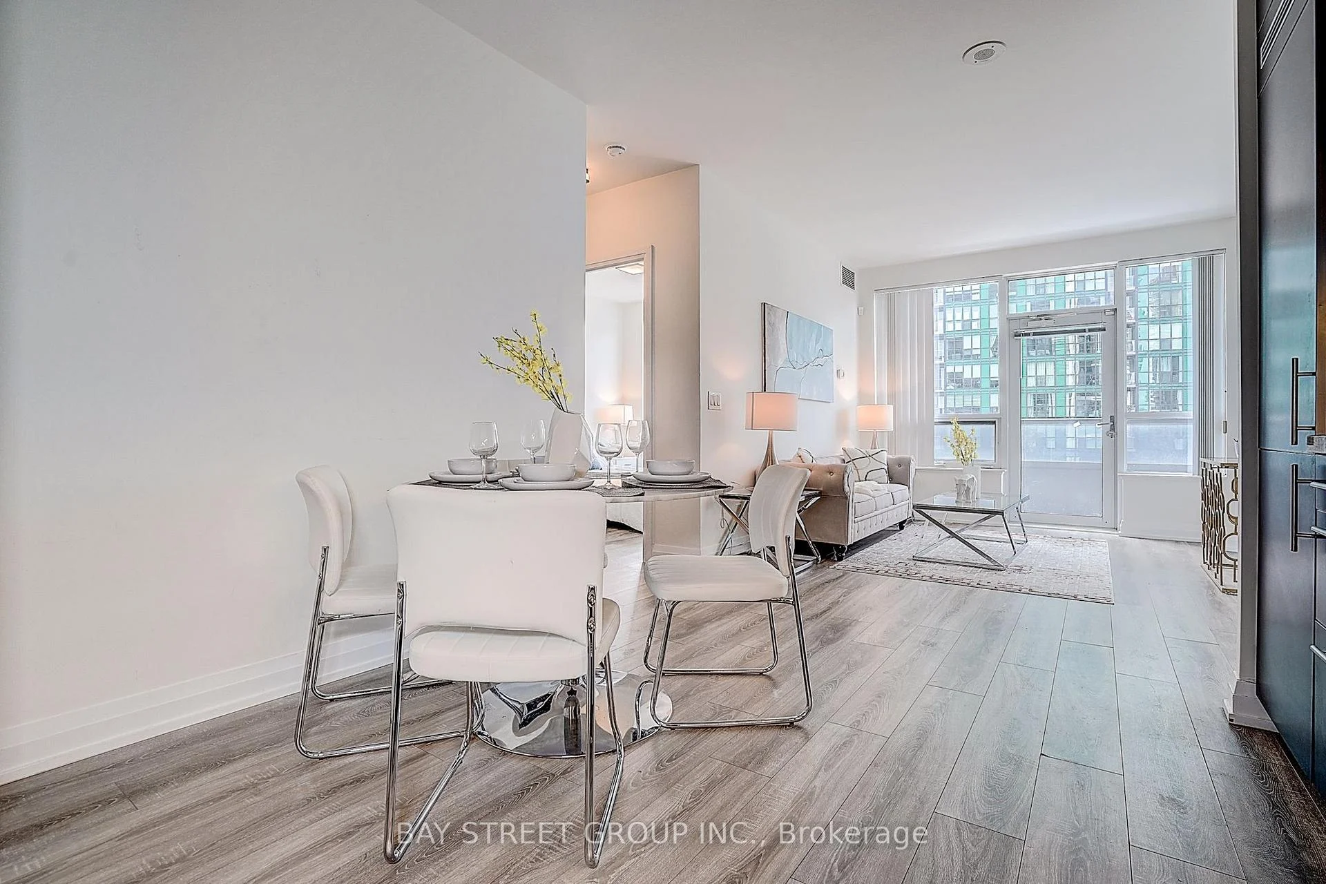 Photo 9 of Unit 811, 2 Anndale Drive, North York, Willowdale East — HOMEH