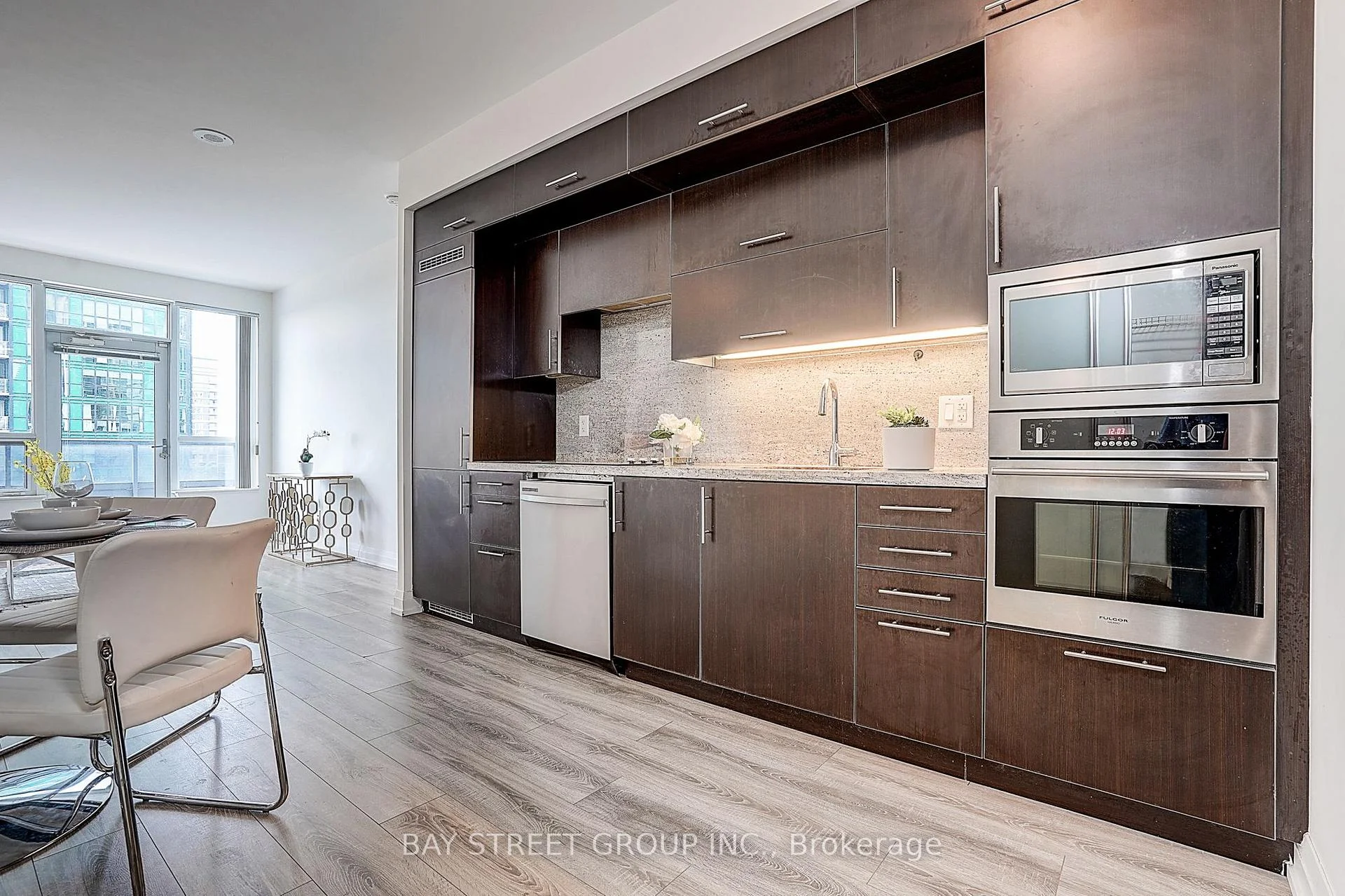 Photo 11 of Unit 811, 2 Anndale Drive, North York, Willowdale East — HOMEH