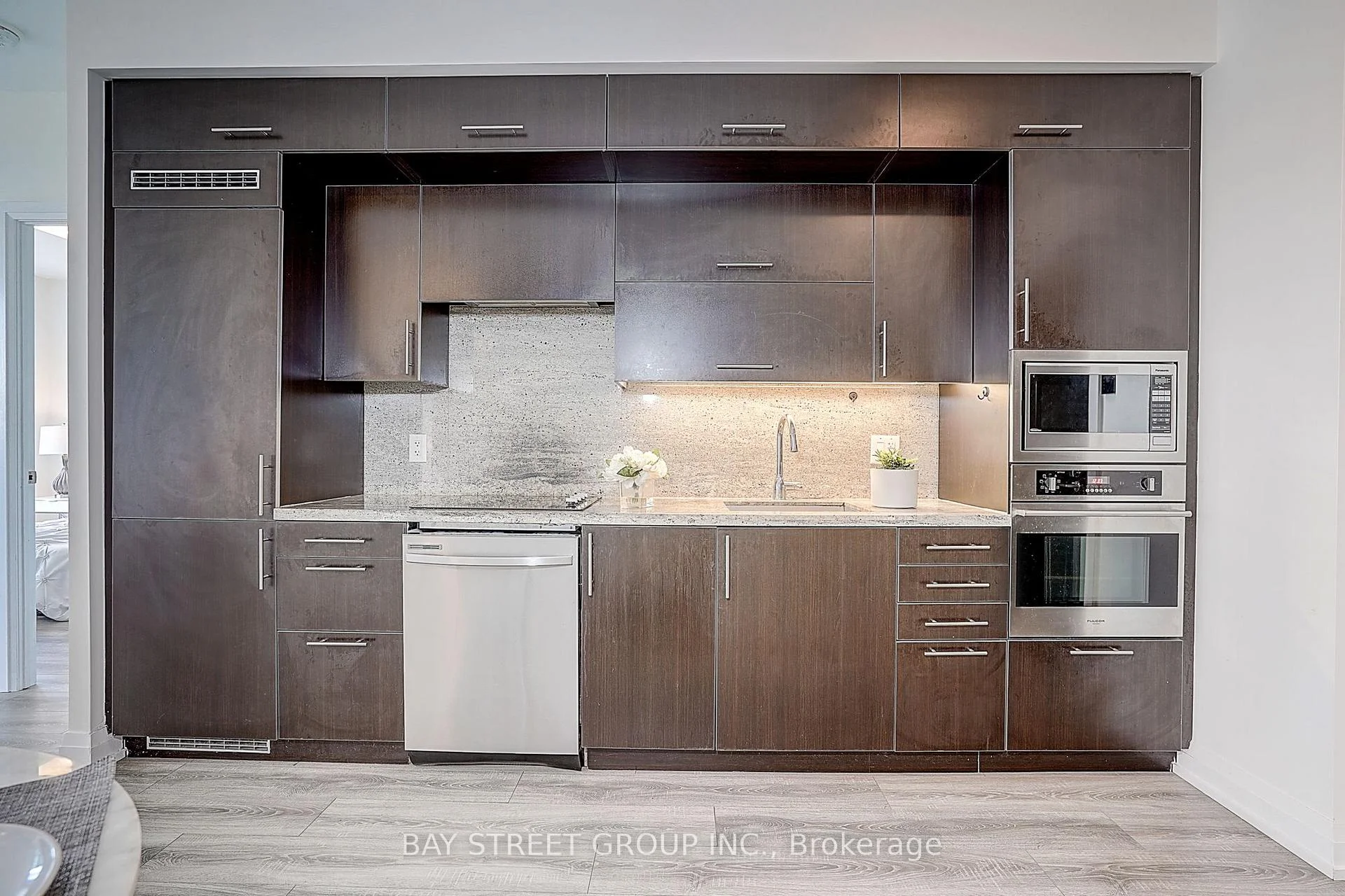 Photo 13 of Unit 811, 2 Anndale Drive, North York, Willowdale East — HOMEH