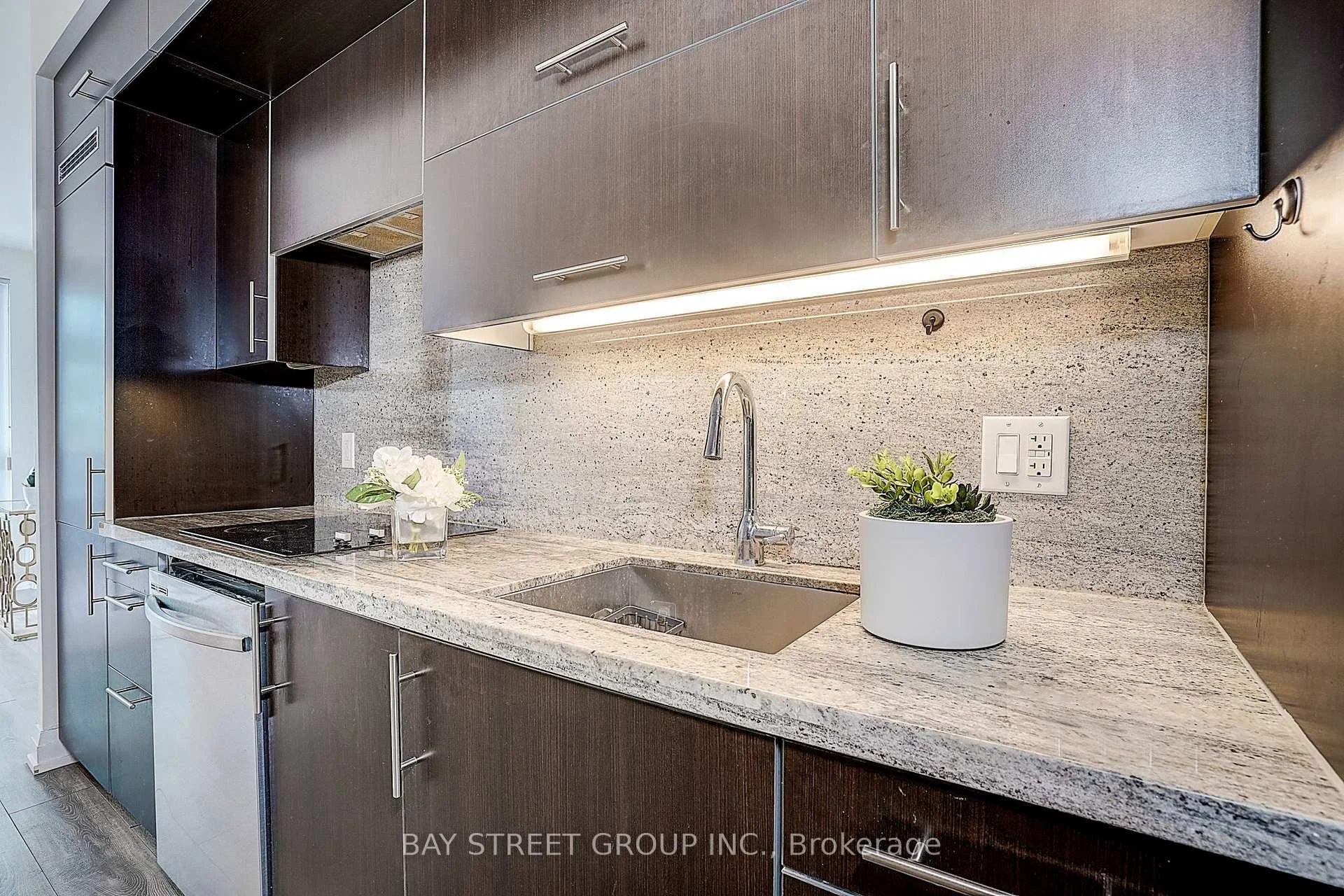 Photo 15 of Unit 811, 2 Anndale Drive, North York, Willowdale East — HOMEH