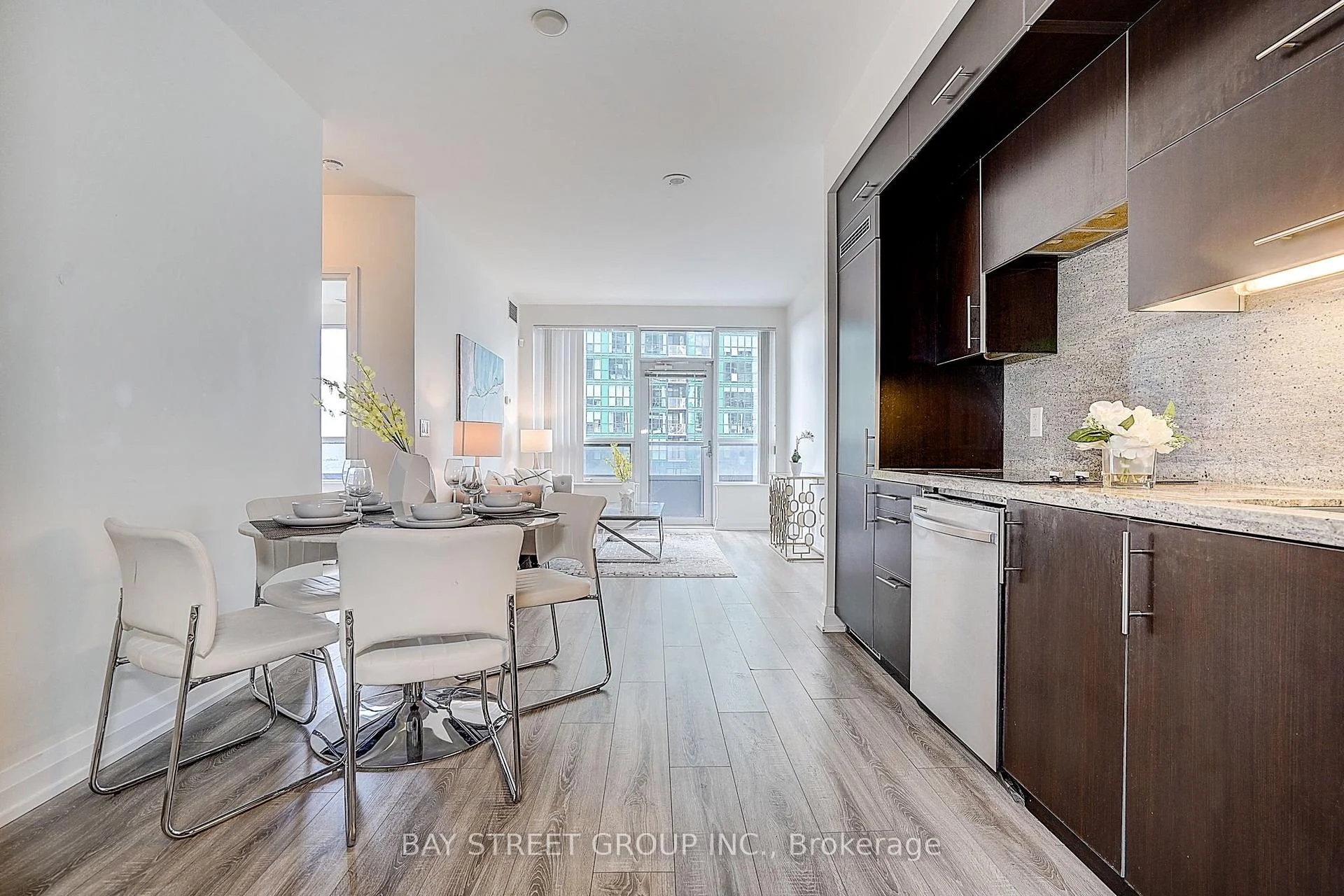 Photo 17 of Unit 811, 2 Anndale Drive, North York, Willowdale East — HOMEH