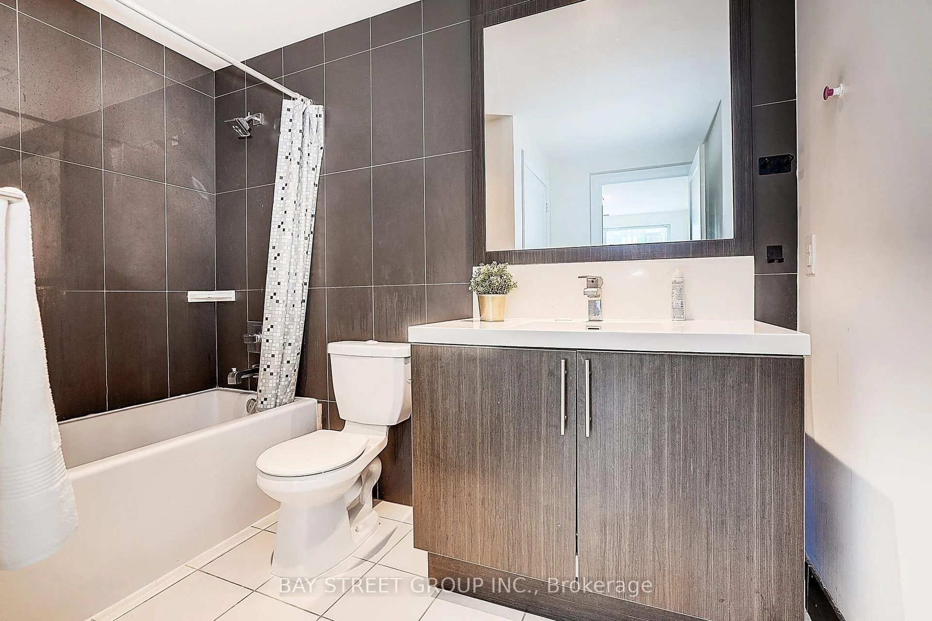 Photo 50 of Unit 811, 2 Anndale Drive, North York, Willowdale East — HOMEH