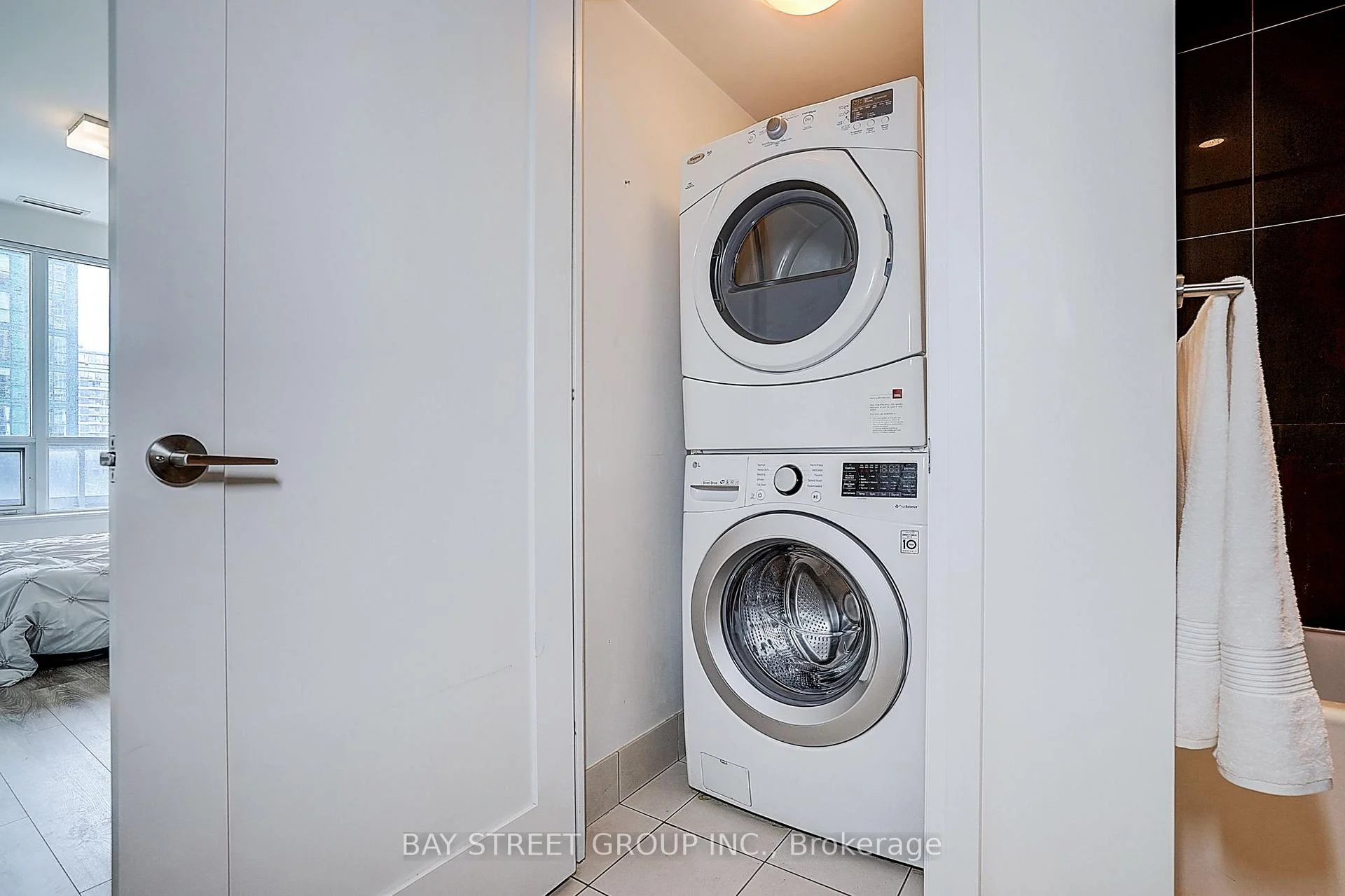 Photo 52 of Unit 811, 2 Anndale Drive, North York, Willowdale East — HOMEH