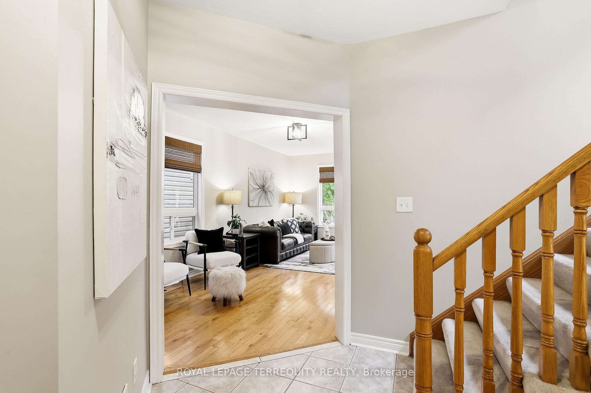 Photo 5 of 8 Sinden Drive, Whitby, Brooklin — HOMEH