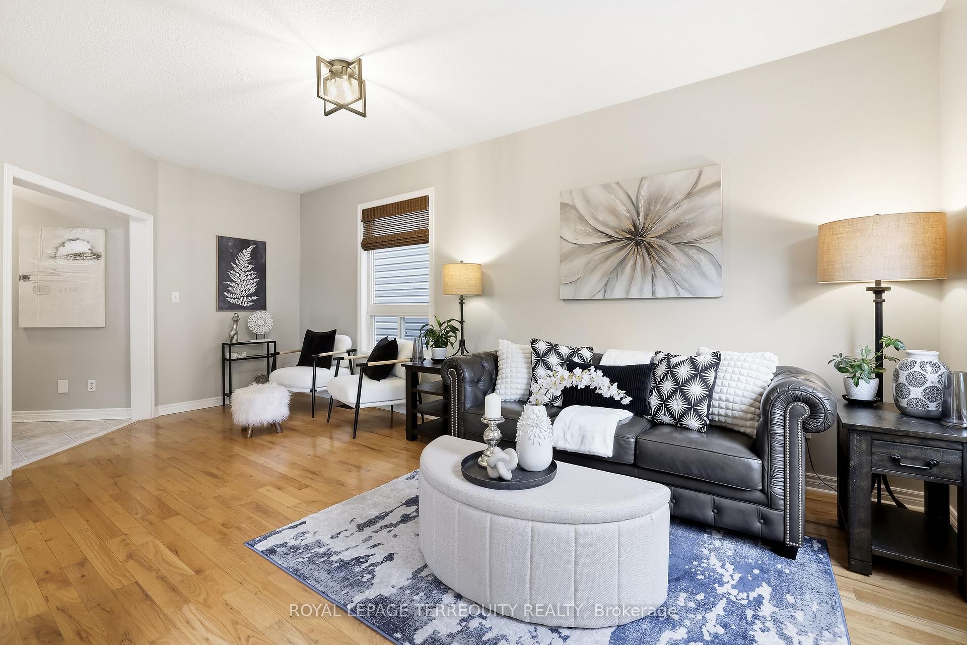 Photo 7 of 8 Sinden Drive, Whitby, Brooklin — HOMEH