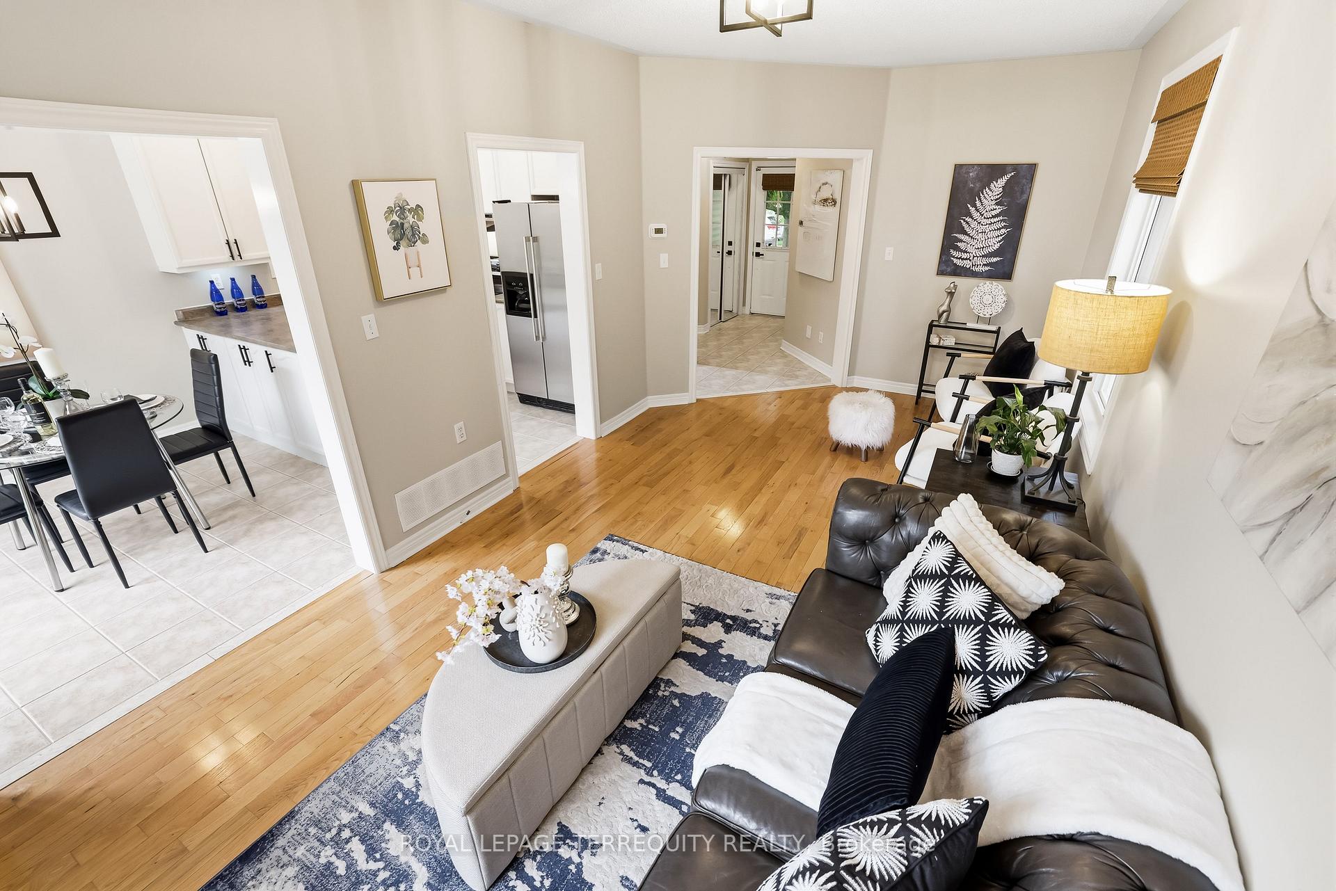 Photo 9 of 8 Sinden Drive, Whitby, Brooklin — HOMEH