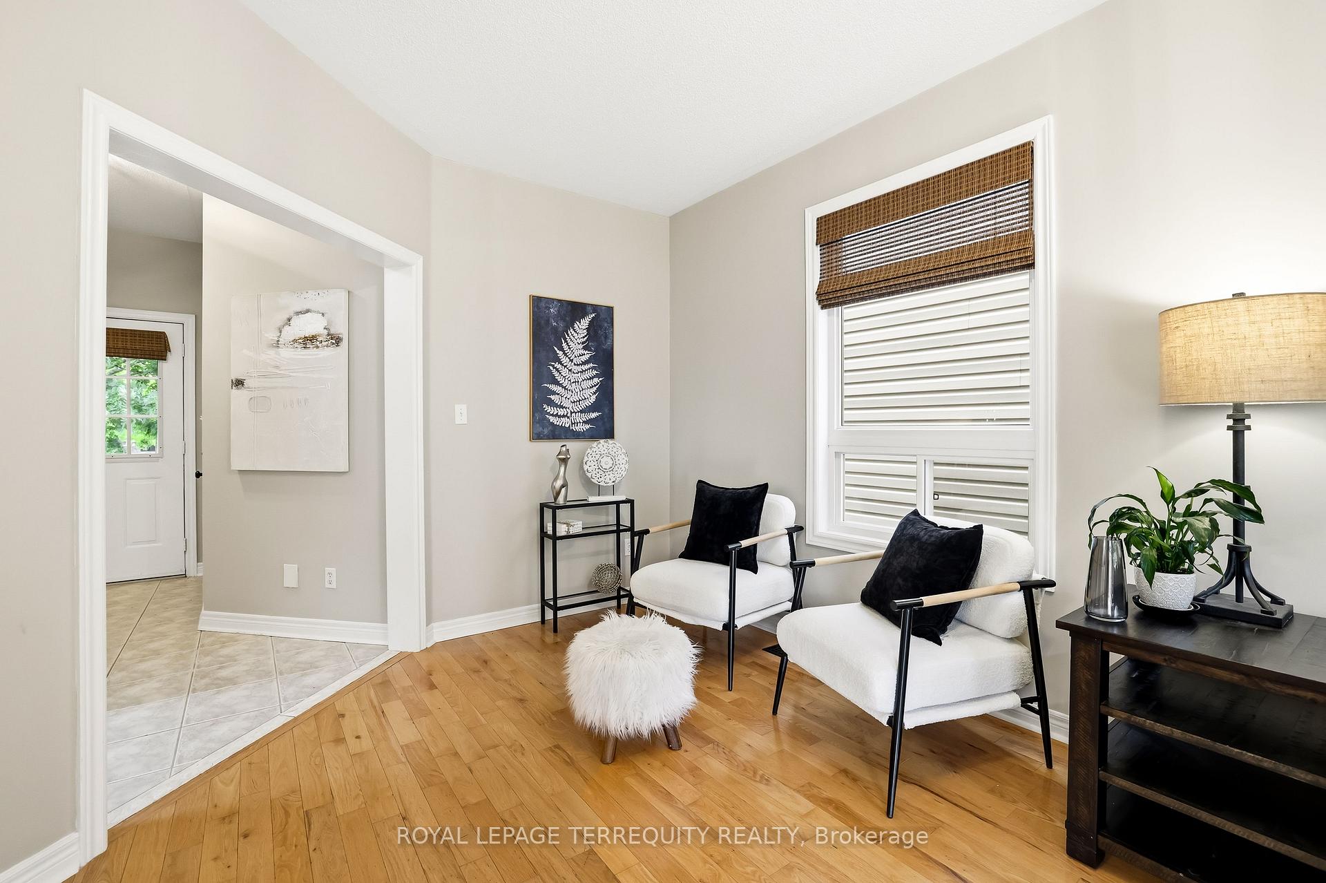 Photo 12 of 8 Sinden Drive, Whitby, Brooklin — HOMEH