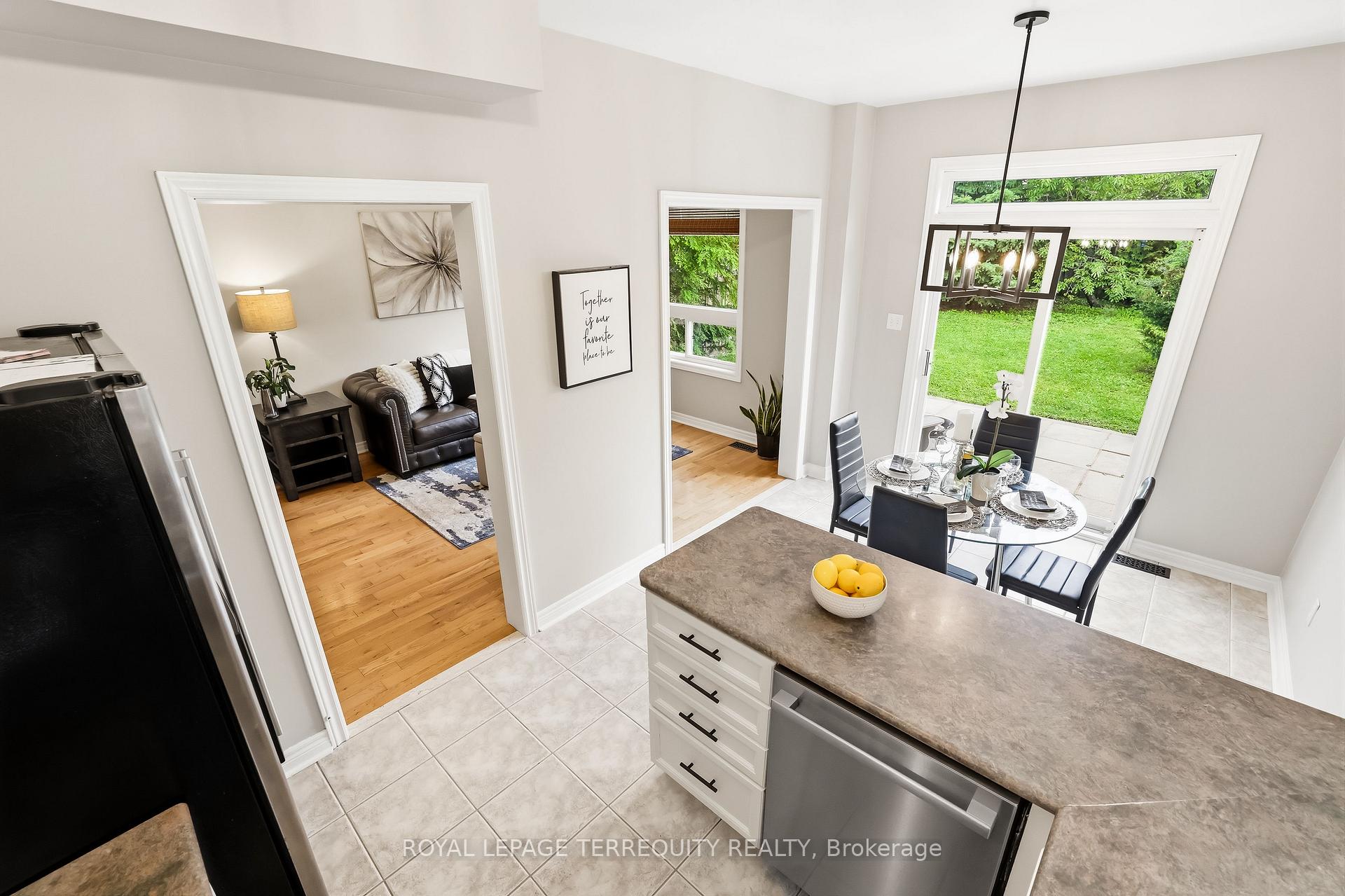 Photo 14 of 8 Sinden Drive, Whitby, Brooklin — HOMEH