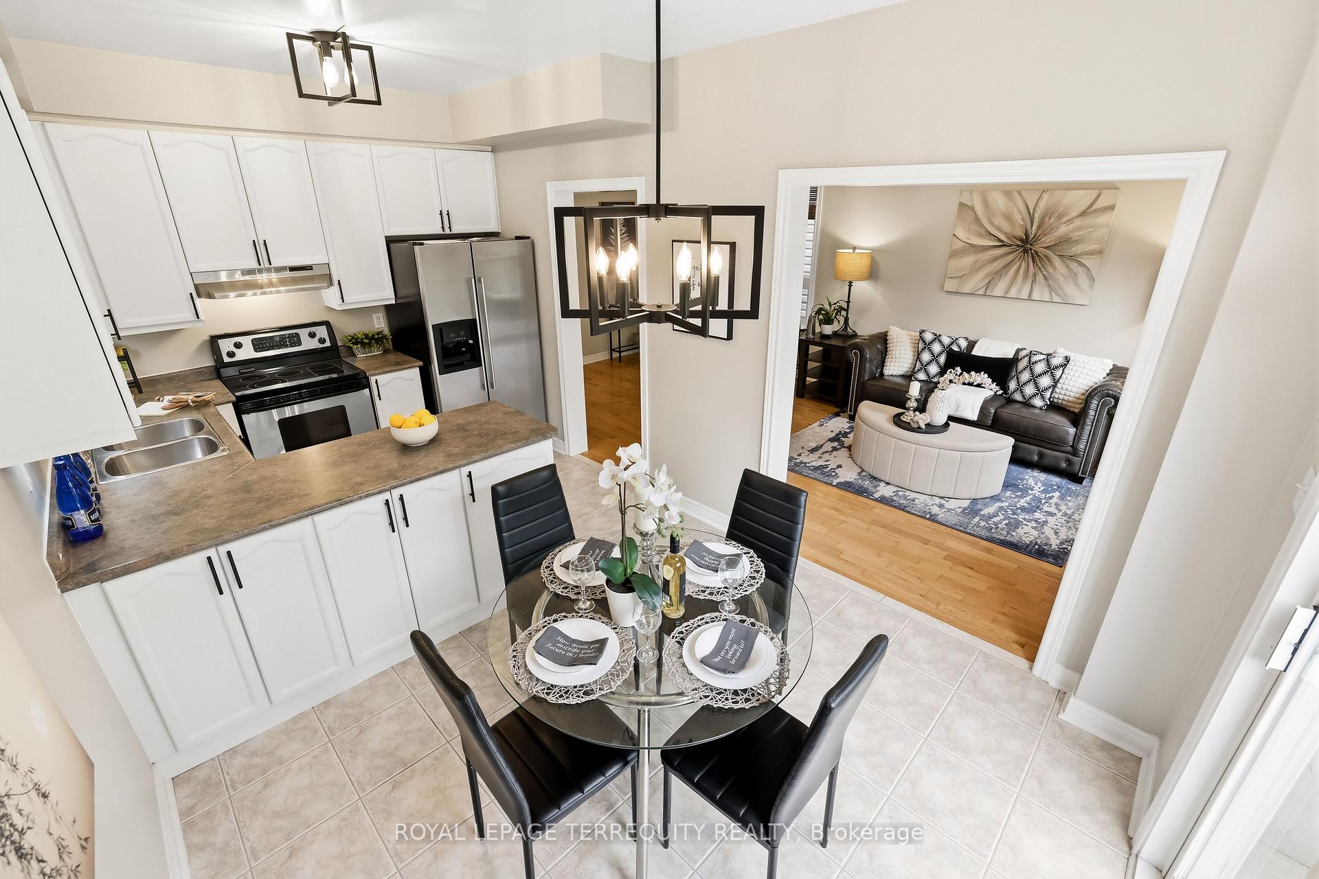 Photo 18 of 8 Sinden Drive, Whitby, Brooklin — HOMEH