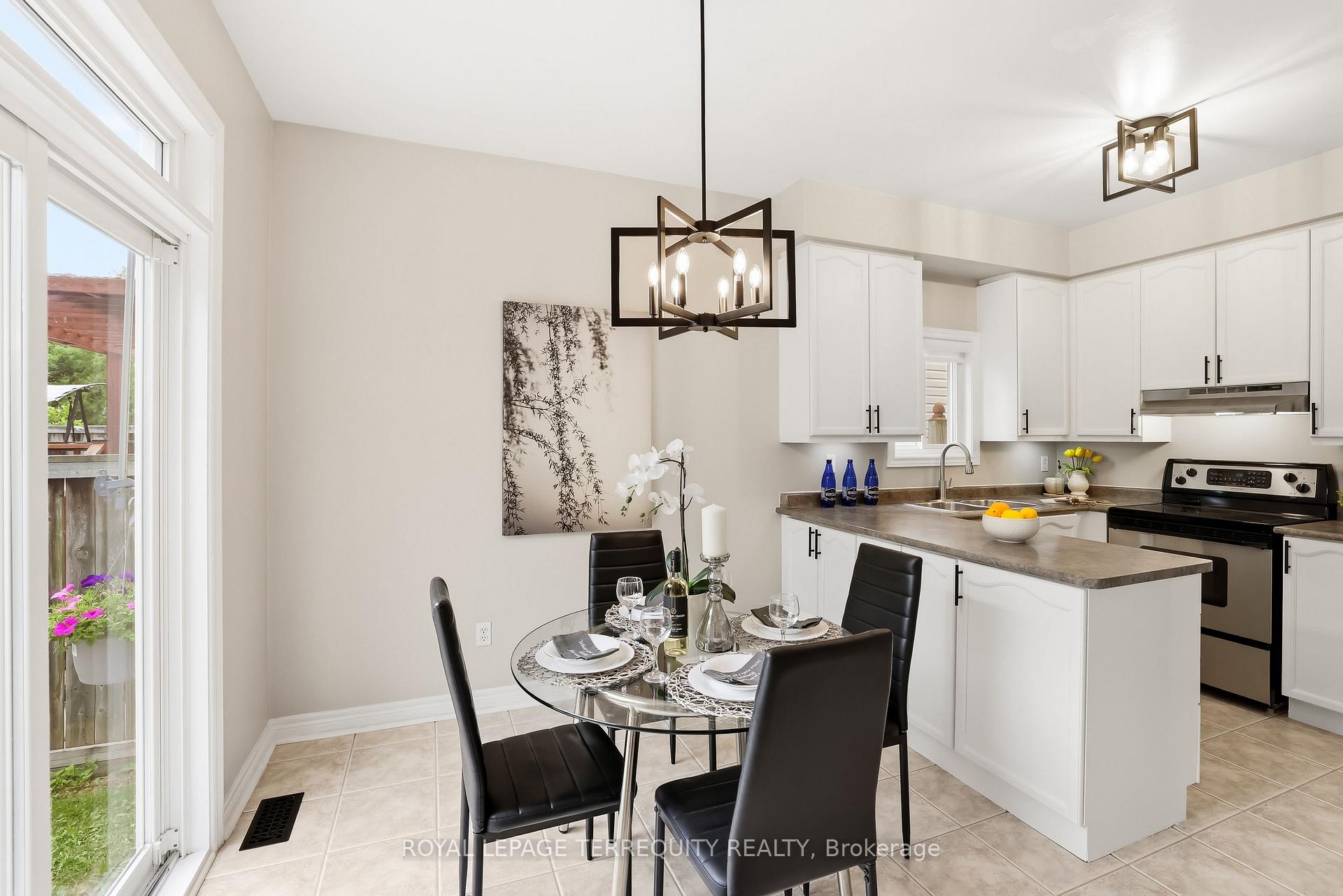 Photo 19 of 8 Sinden Drive, Whitby, Brooklin — HOMEH