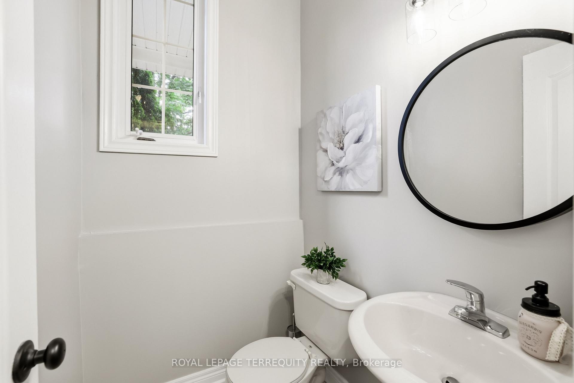 Photo 21 of 8 Sinden Drive, Whitby, Brooklin — HOMEH