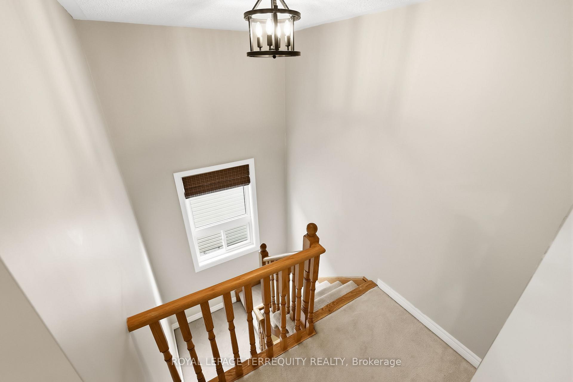 Photo 23 of 8 Sinden Drive, Whitby, Brooklin — HOMEH