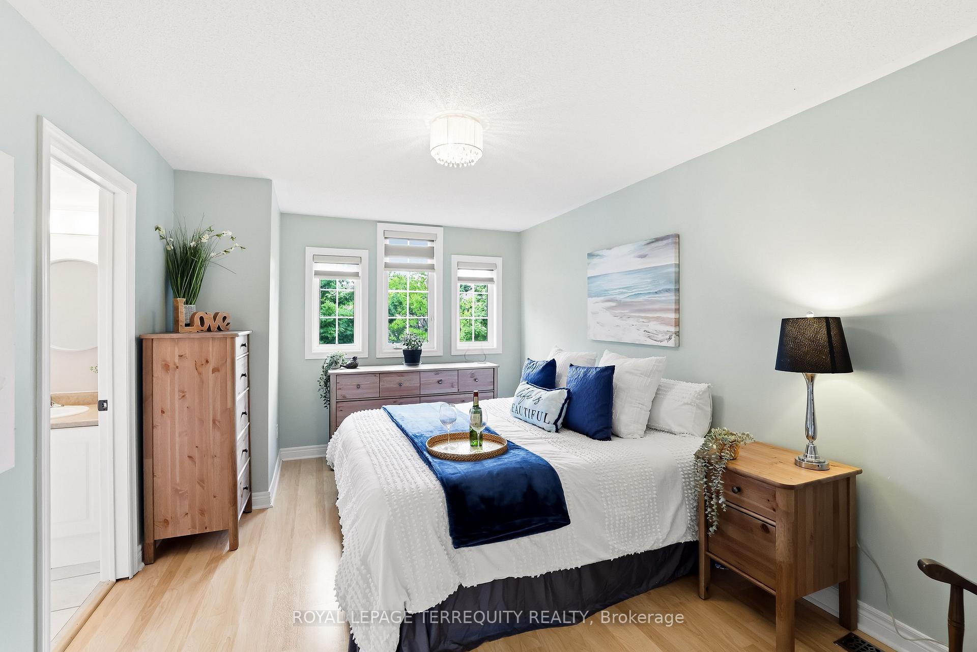 Photo 25 of 8 Sinden Drive, Whitby, Brooklin — HOMEH