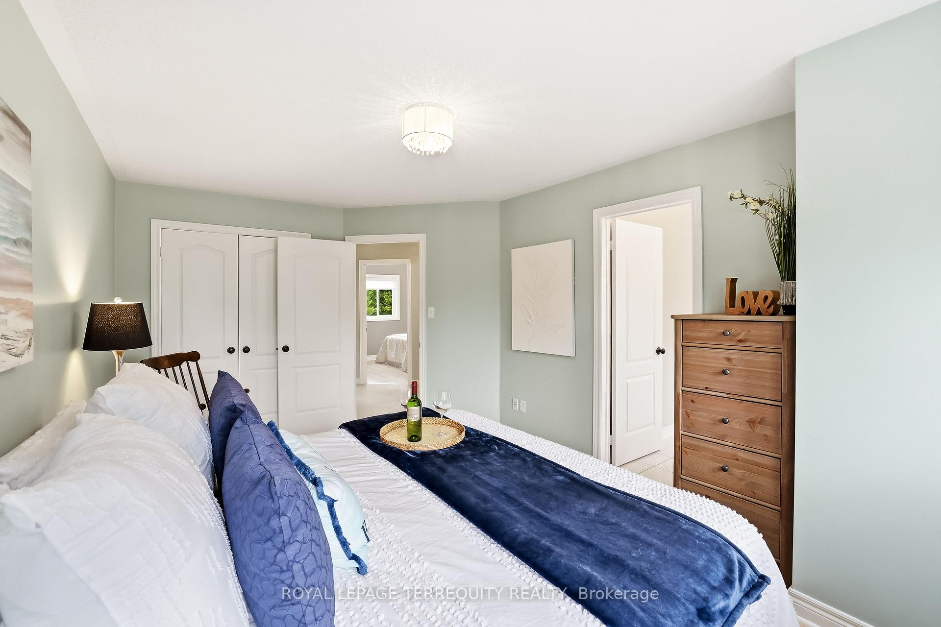 Photo 26 of 8 Sinden Drive, Whitby, Brooklin — HOMEH