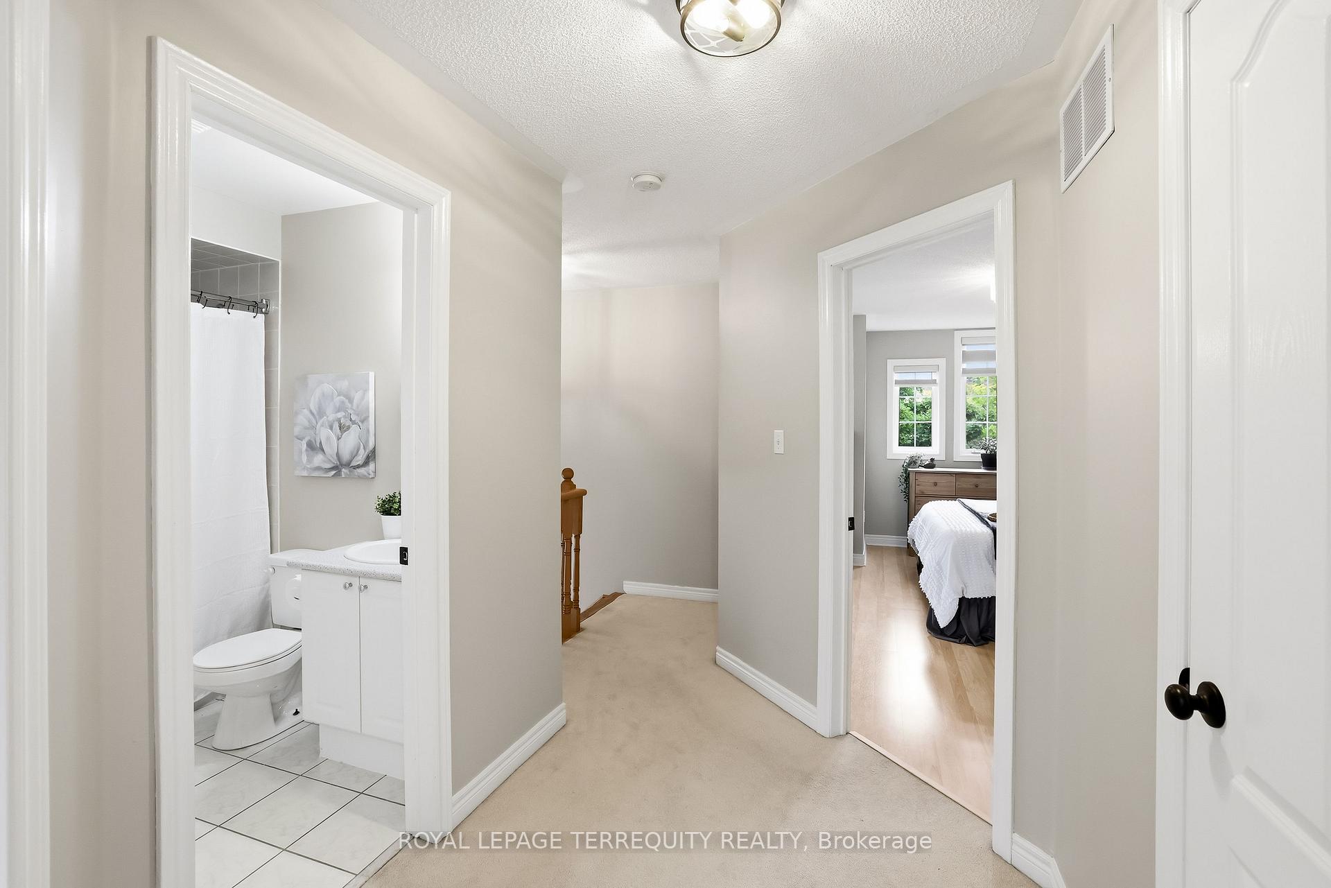 Photo 33 of 8 Sinden Drive, Whitby, Brooklin — HOMEH