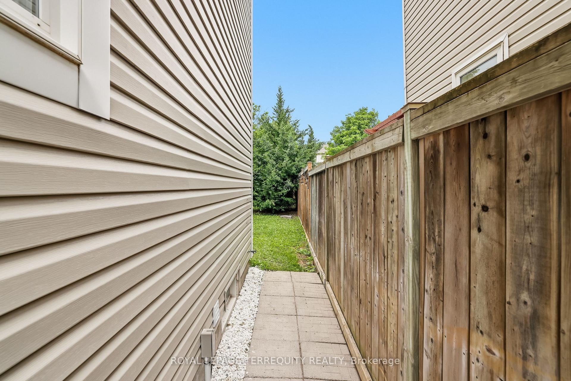 Photo 34 of 8 Sinden Drive, Whitby, Brooklin — HOMEH