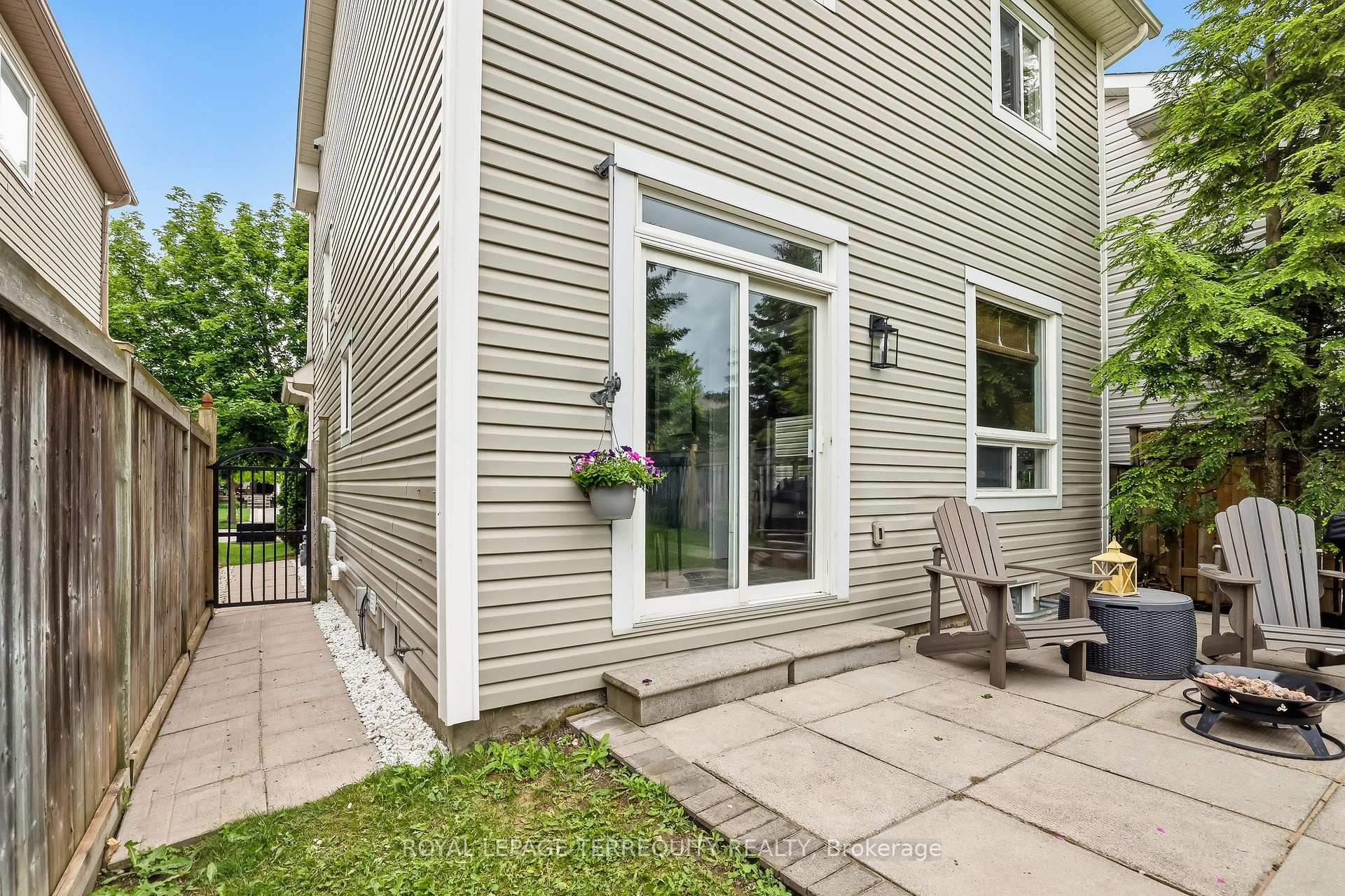 Photo 35 of 8 Sinden Drive, Whitby, Brooklin — HOMEH