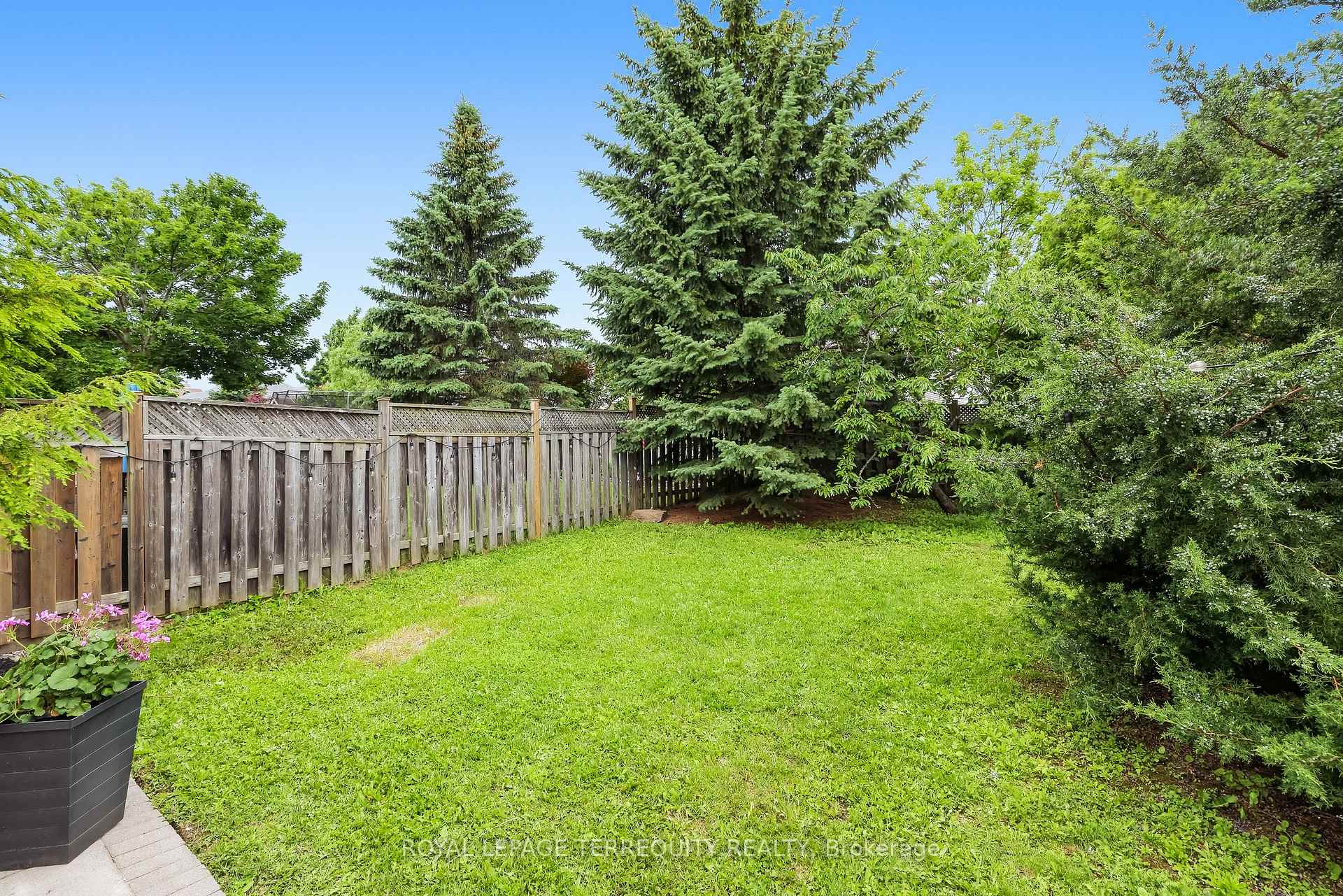 Photo 43 of 8 Sinden Drive, Whitby, Brooklin — HOMEH