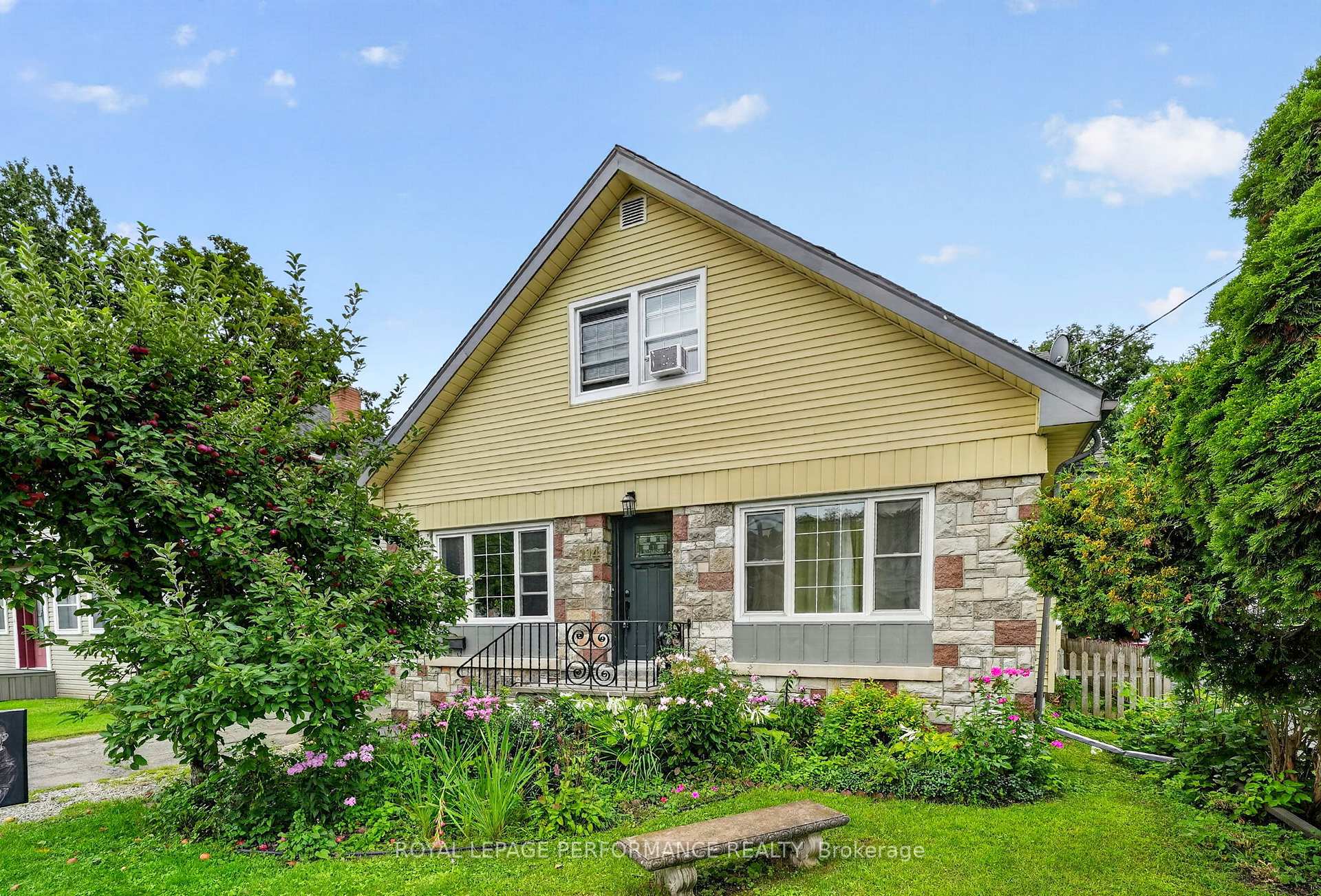 Photo 3 of 114 Gloucester Street N, Cornwall, Cornwall — HOMEH