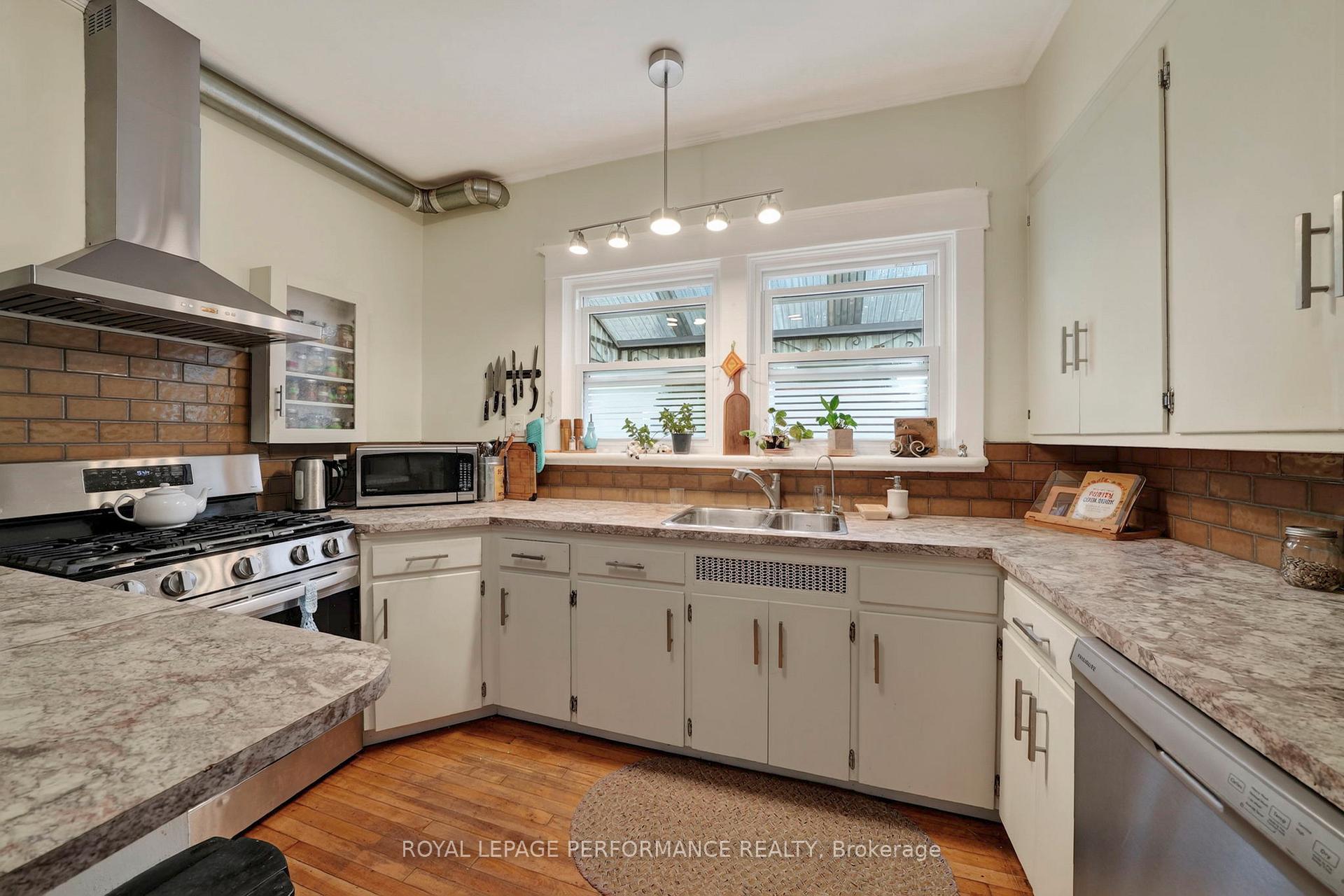 Photo 14 of 114 Gloucester Street N, Cornwall, Cornwall — HOMEH