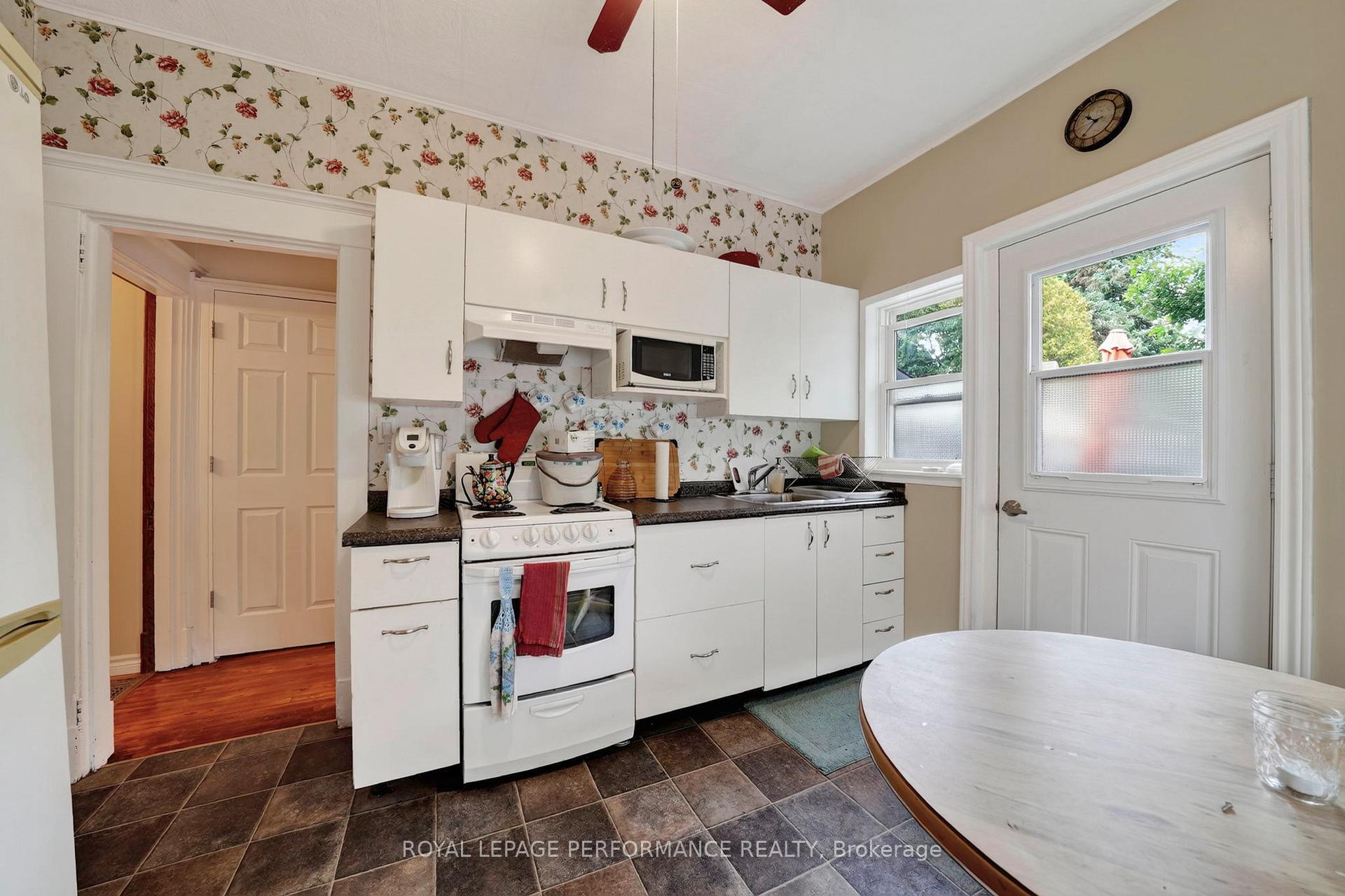 Photo 36 of 114 Gloucester Street N, Cornwall, Cornwall — HOMEH
