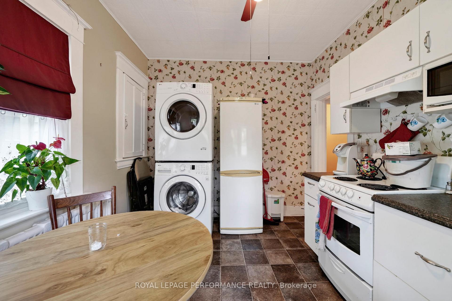 Photo 37 of 114 Gloucester Street N, Cornwall, Cornwall — HOMEH