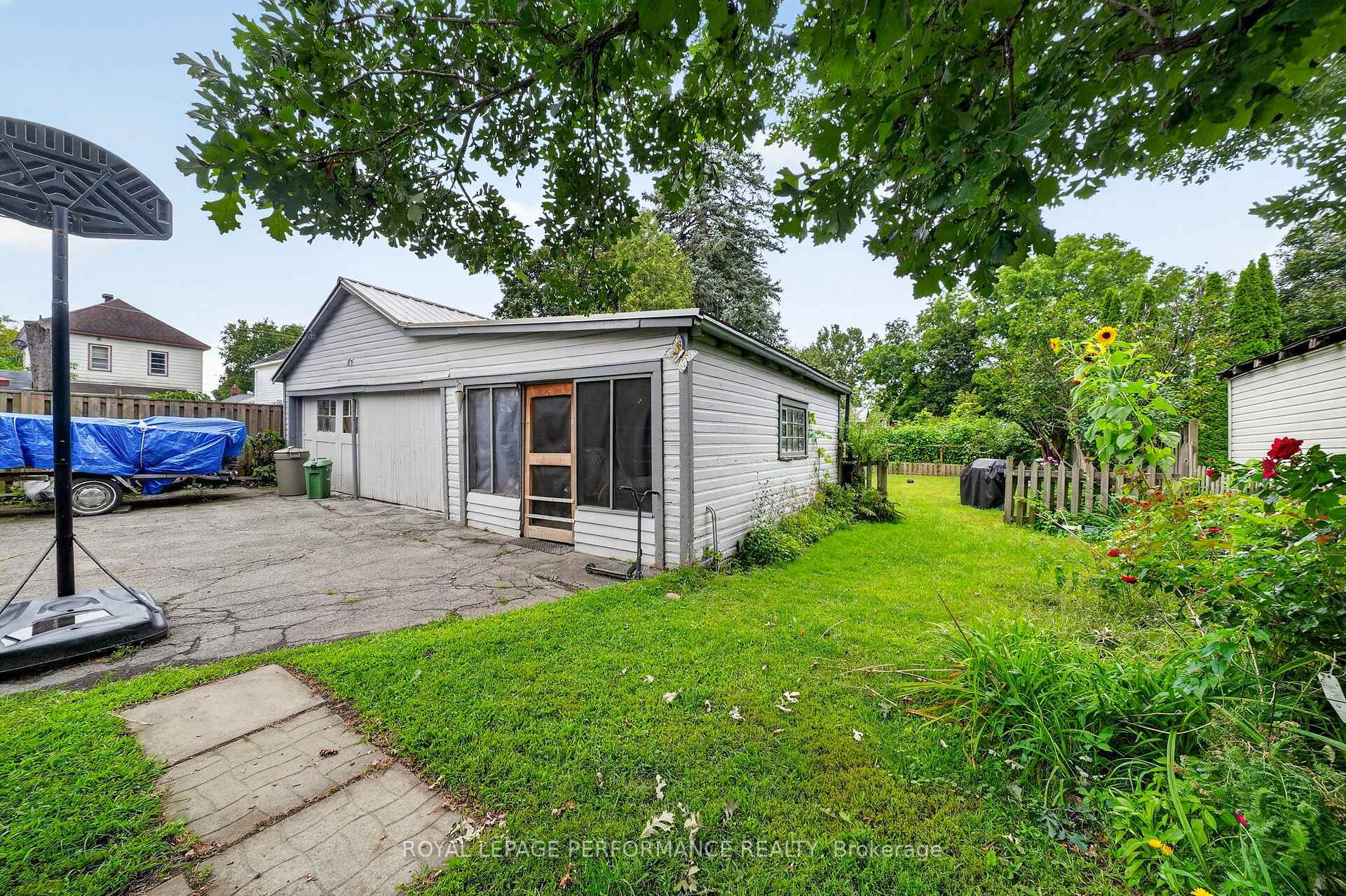 Photo 42 of 114 Gloucester Street N, Cornwall, Cornwall — HOMEH