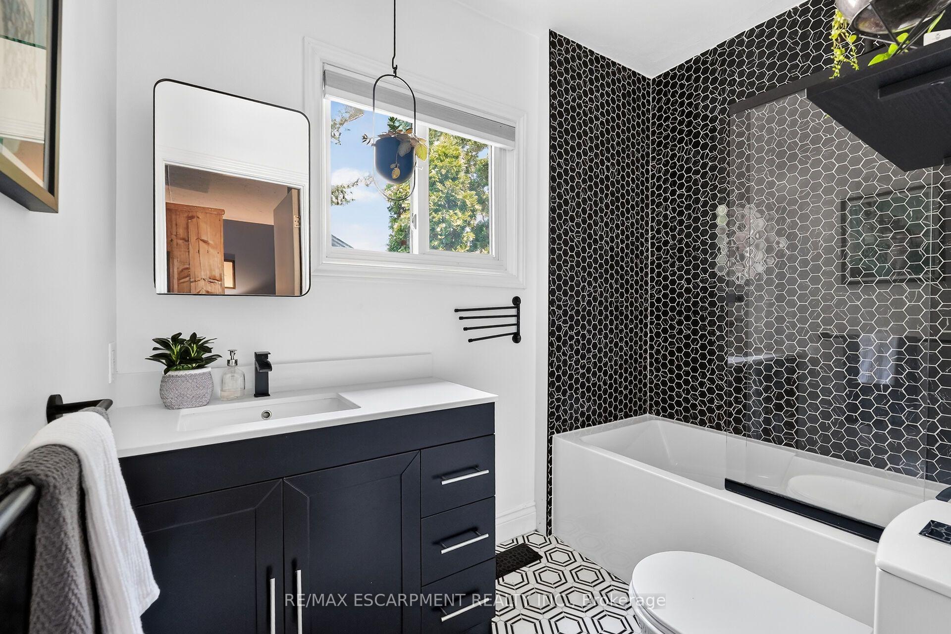 Photo 23 of 187 Ray Street N, Hamilton, Strathcona — HOMEH