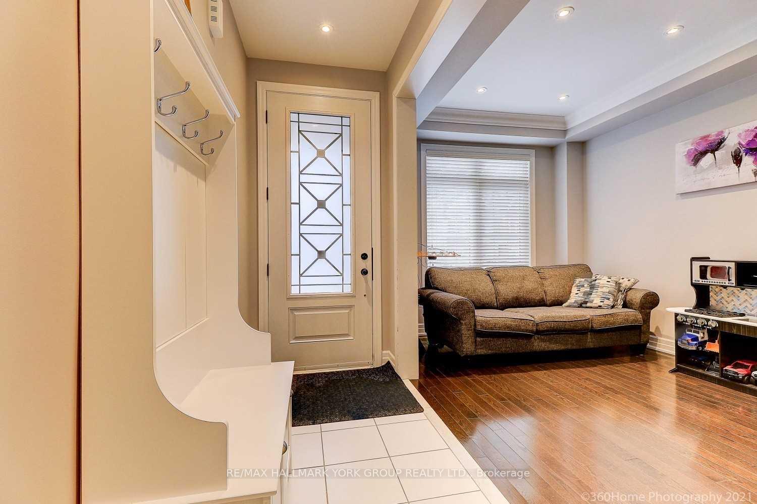 Photo 5 of 63 Alex Campbell Cres Drive, King, King City — HOMEH