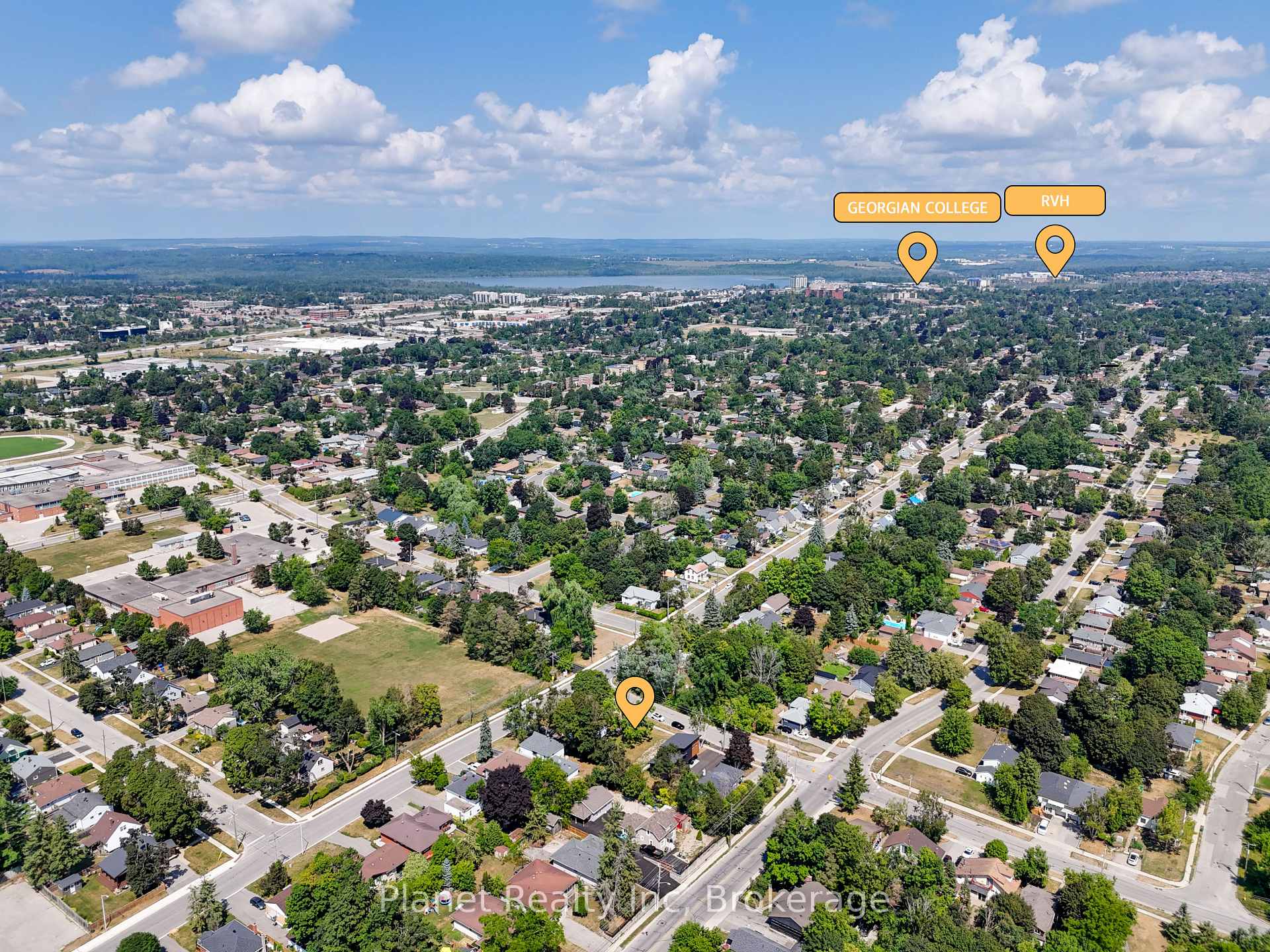 Photo 4 of 170 Berczy Street, Barrie, Wellington — HOMEH