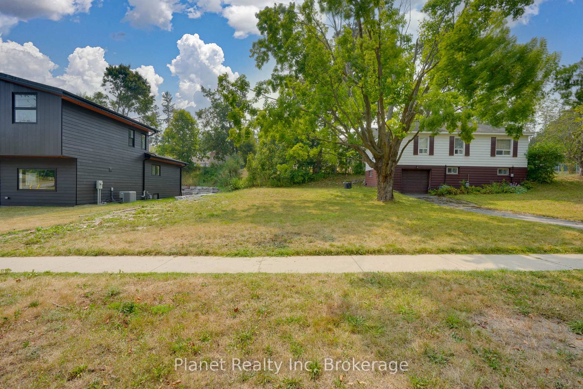 Photo 6 of 170 Berczy Street, Barrie, Wellington — HOMEH