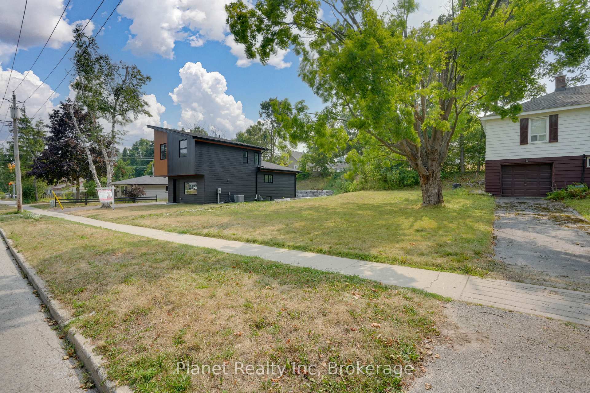 Photo 7 of 170 Berczy Street, Barrie, Wellington — HOMEH