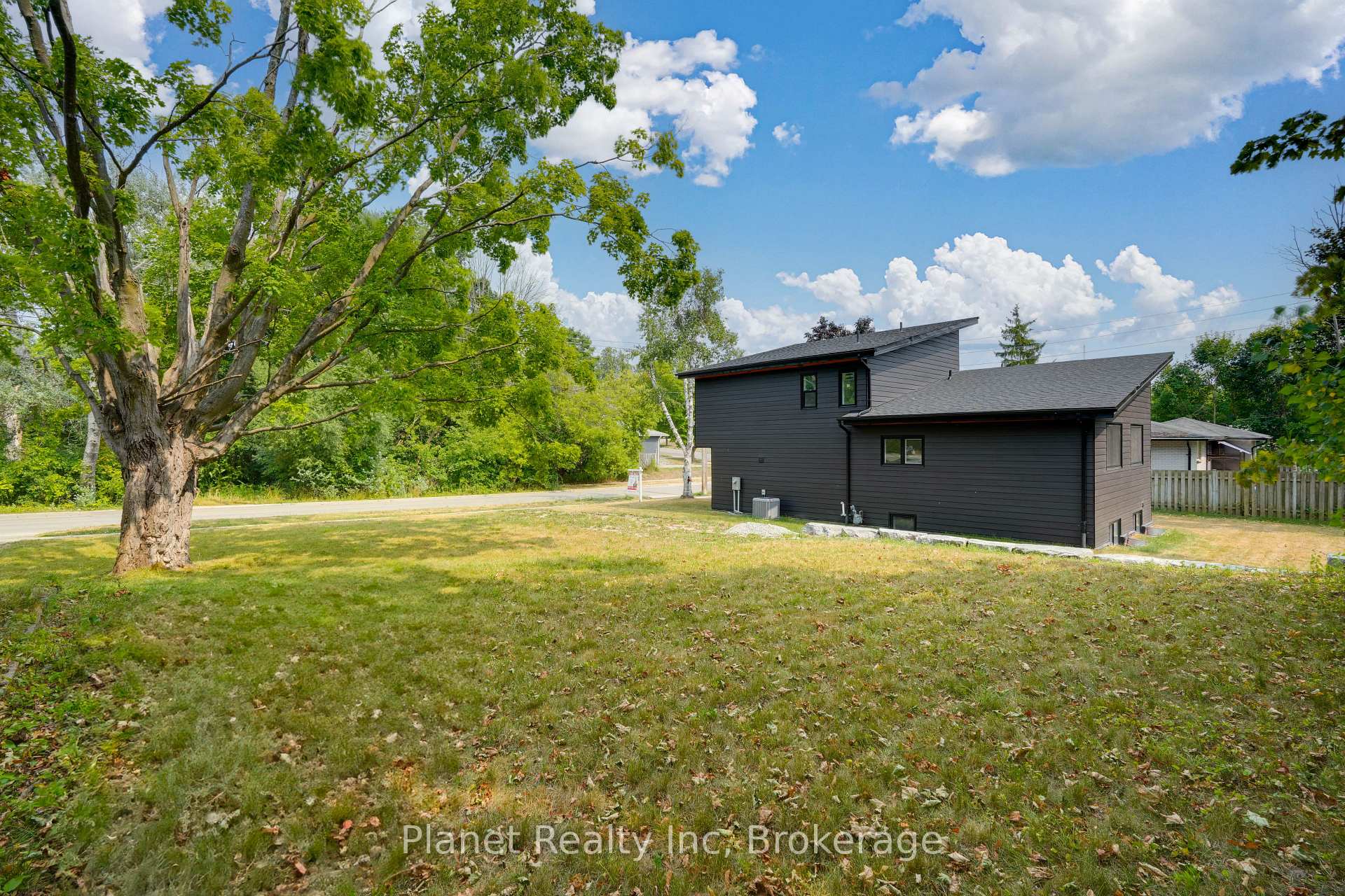 Photo 9 of 170 Berczy Street, Barrie, Wellington — HOMEH