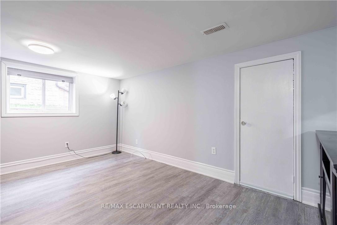 Photo 2 of Unit B, 73 West 3RD Street, Hamilton, Bonnington — HOMEH