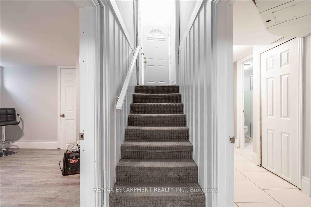 Photo 3 of Unit B, 73 West 3RD Street, Hamilton, Bonnington — HOMEH