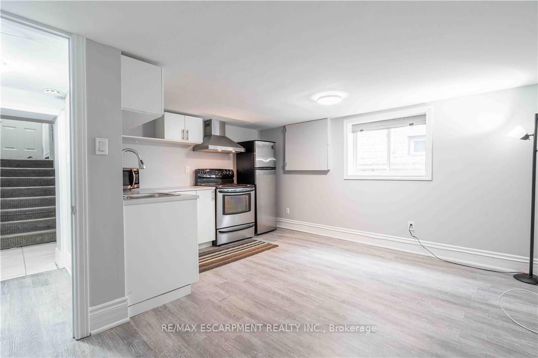 Photo 4 of Unit B, 73 West 3RD Street, Hamilton, Bonnington — HOMEH